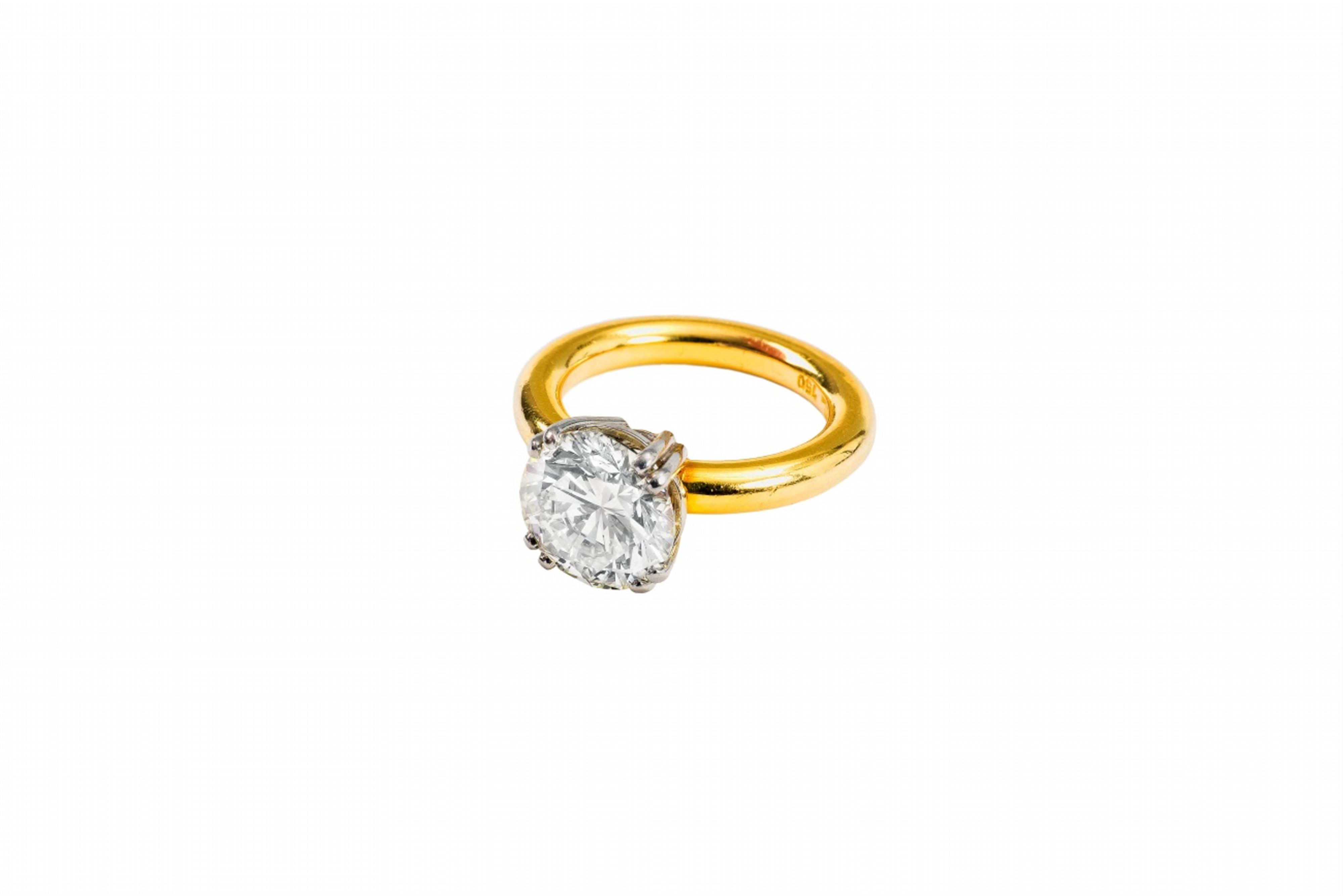 An 18k gold and platinum diamond solitaire ring - image-1