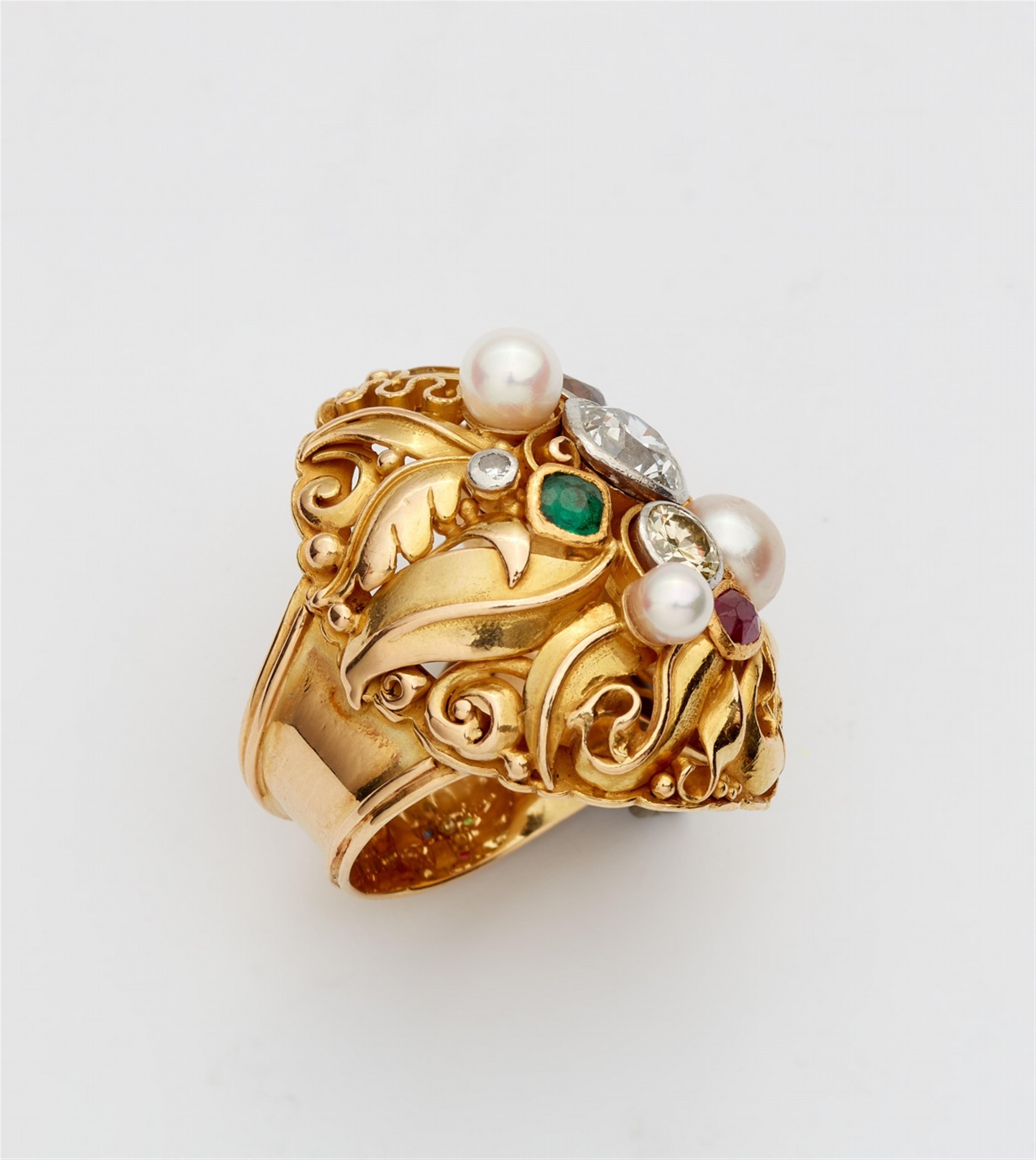 An 18k gold and gemstone ring - image-5