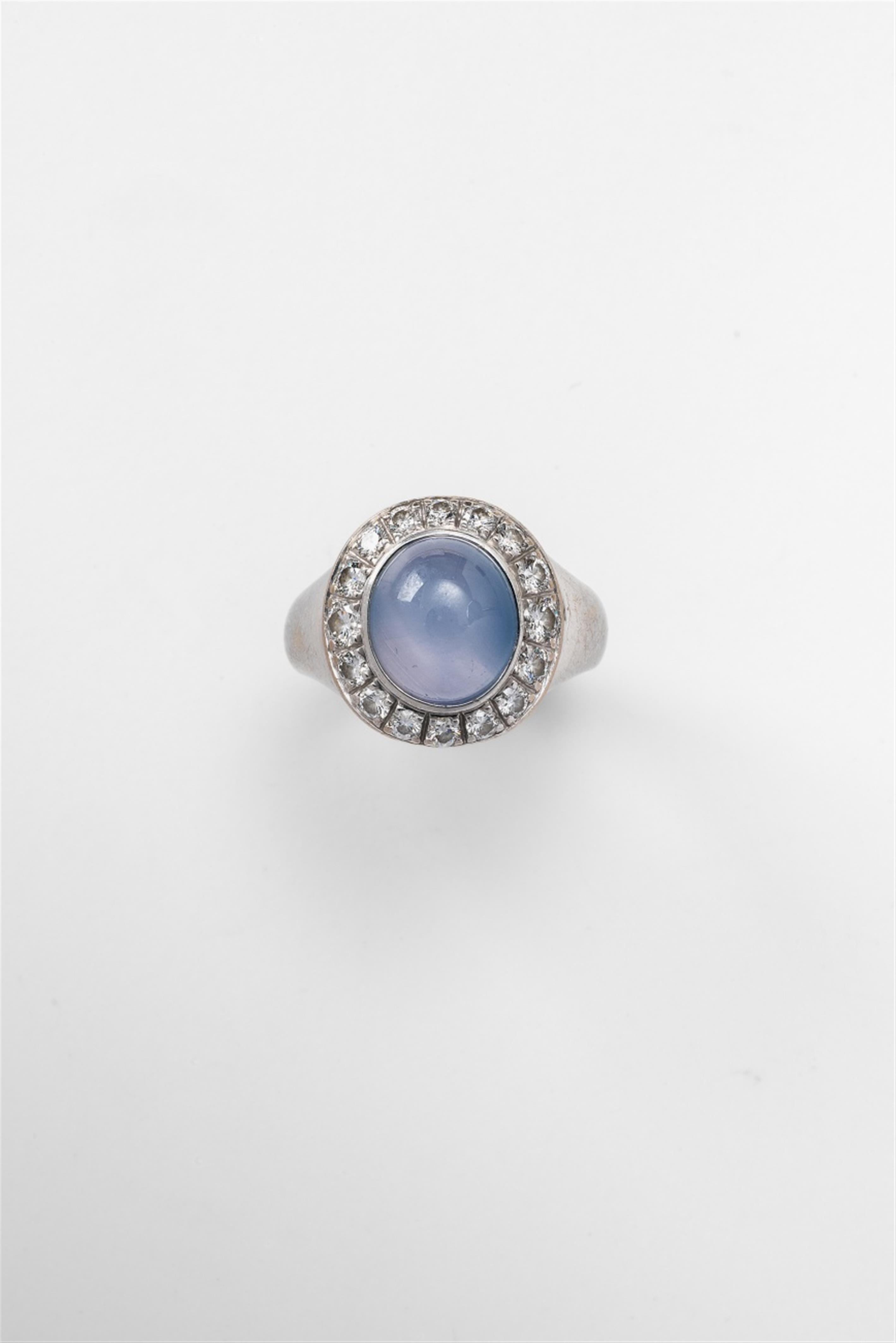 An 18k white gold and star sapphire ring - image-2