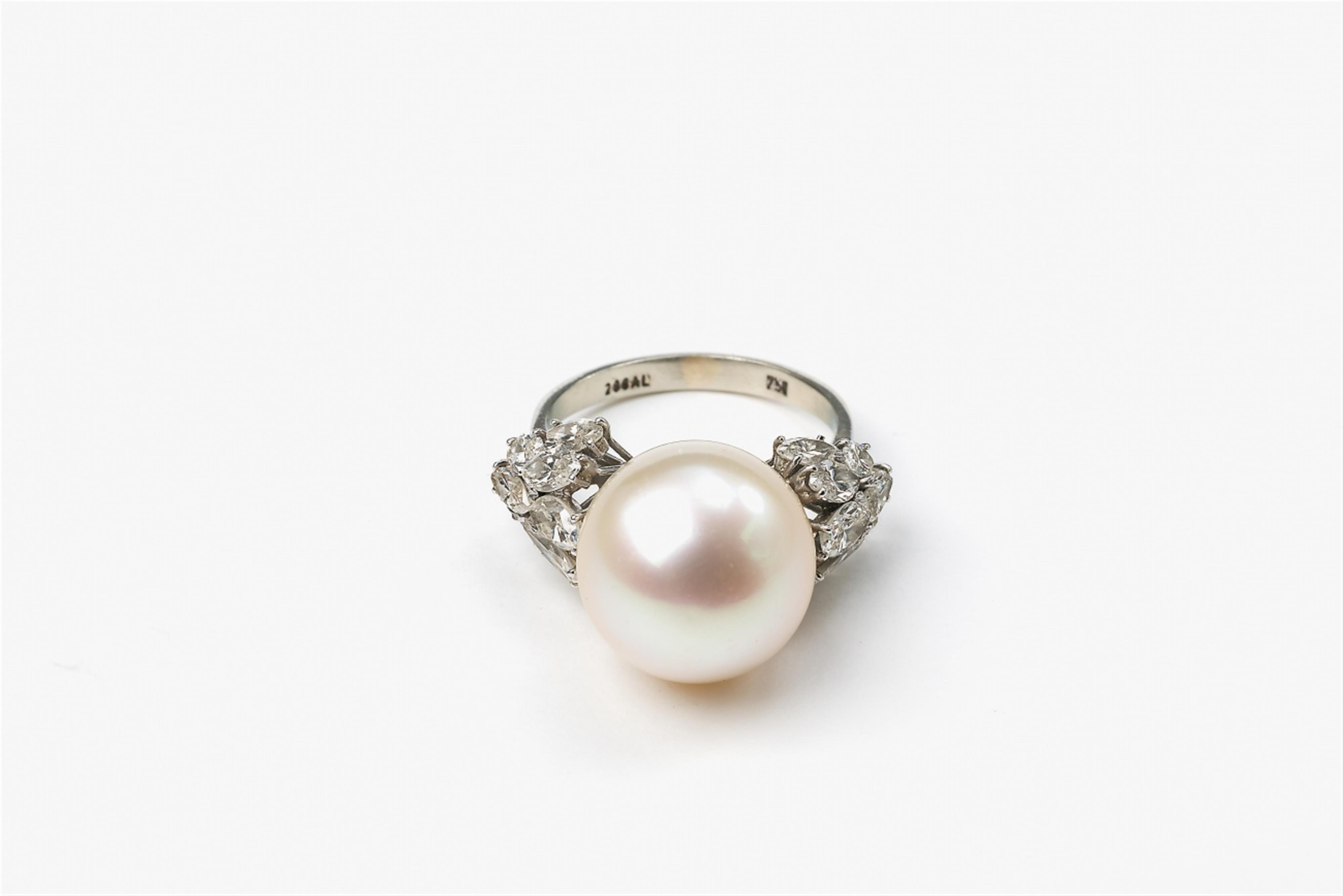 An 18k white gold and South Sea pearl ring - image-1
