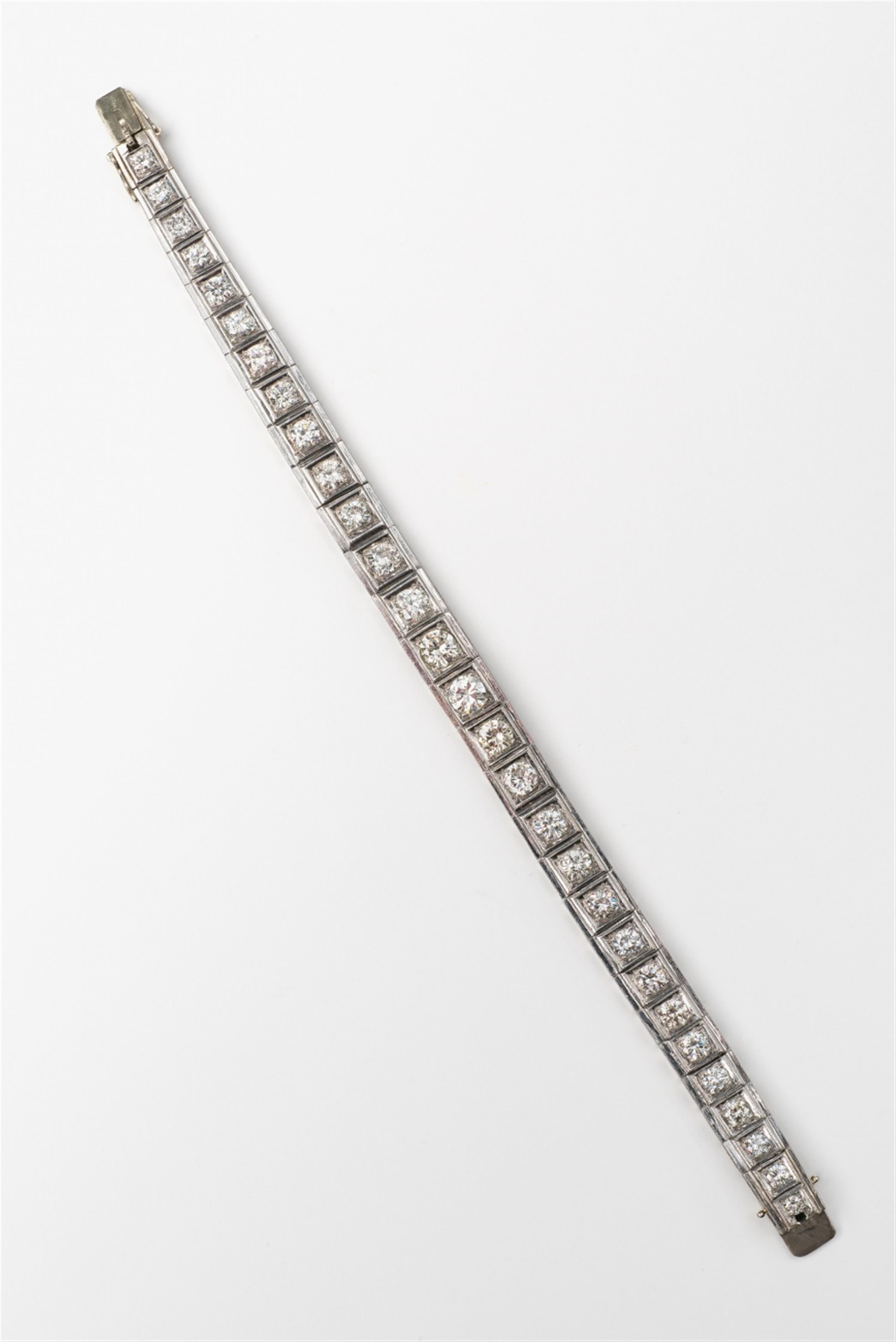 An 18k white gold and diamond riviere bracelet - image-1