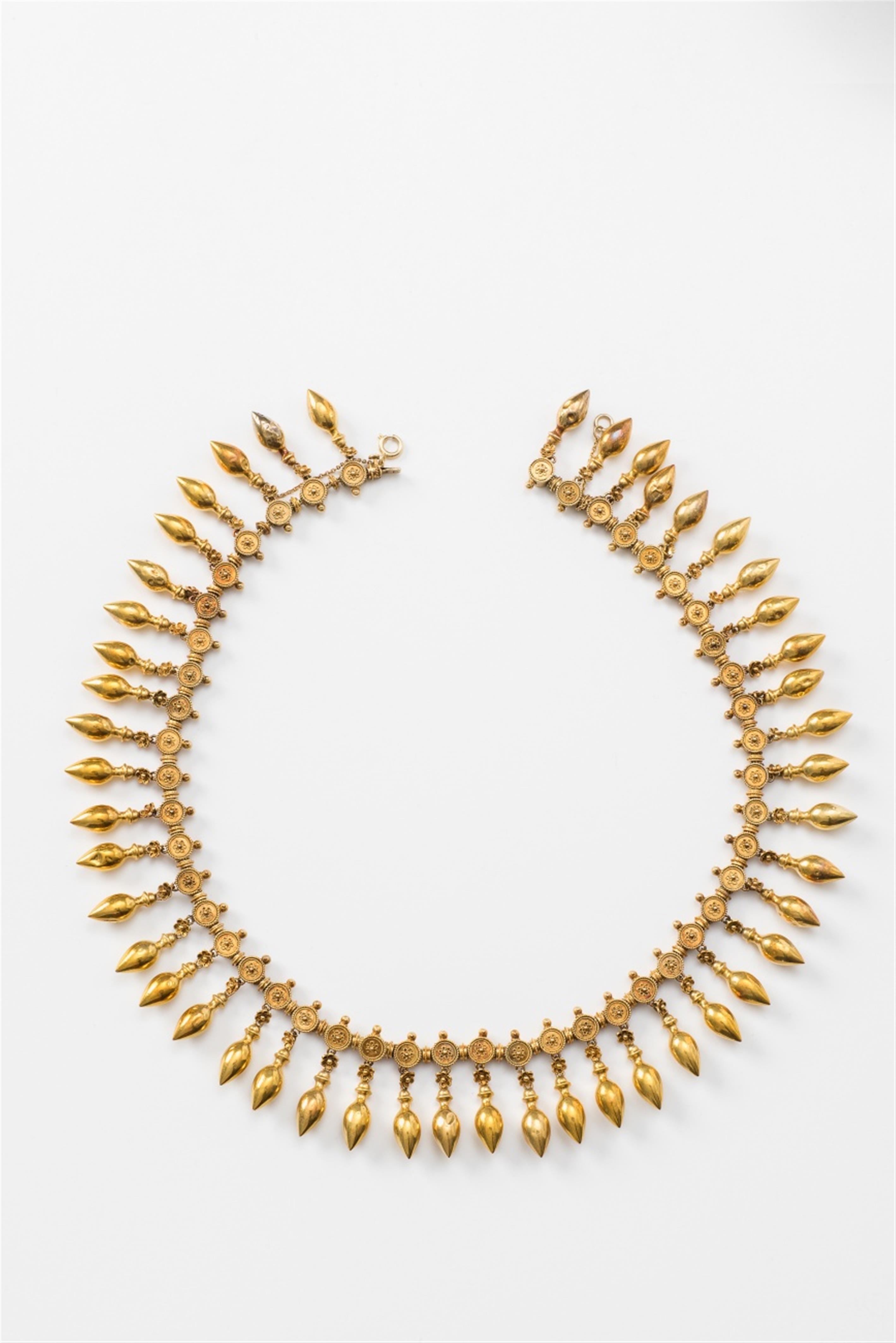 An 18k gold Antique Revival fringe necklace - image-1