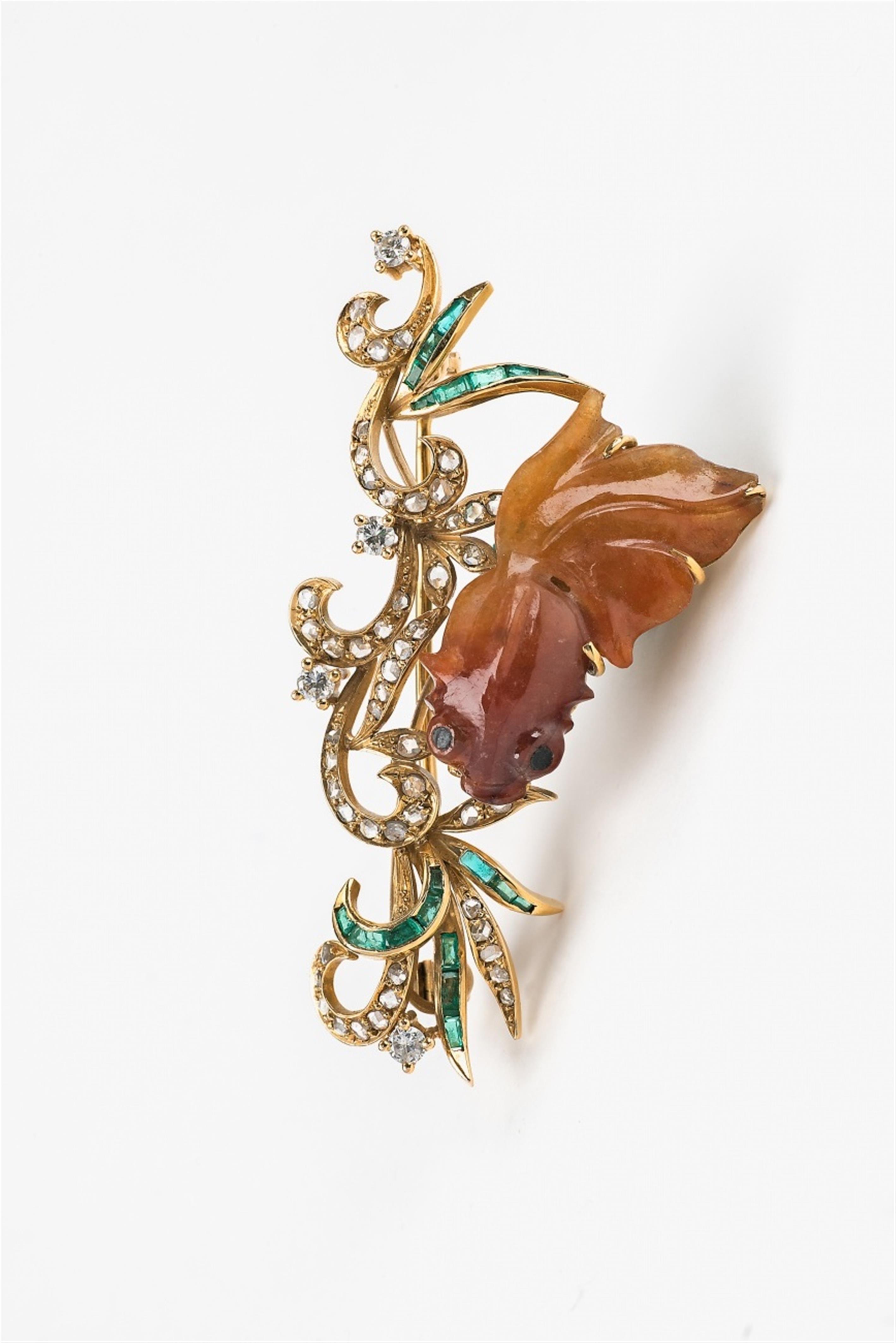 An 18k gold and jade brooch - image-1