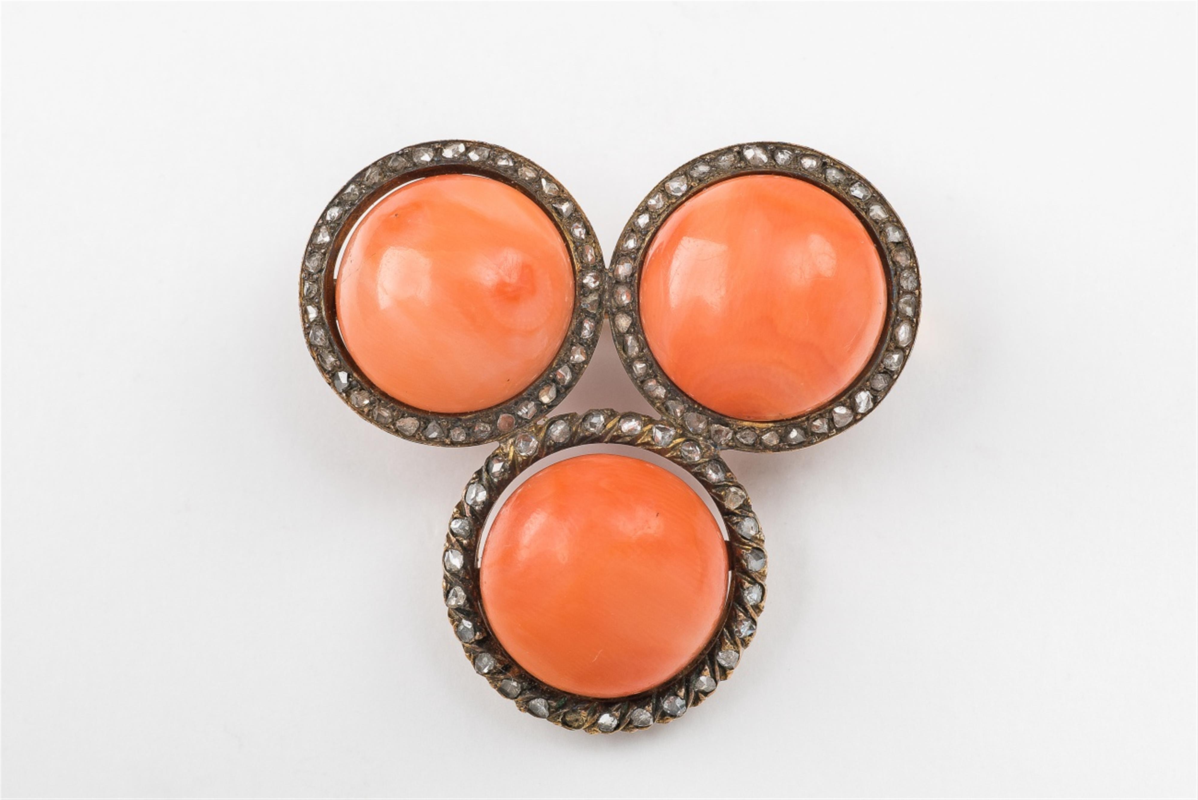 A 14k gold and coral brooch - image-1