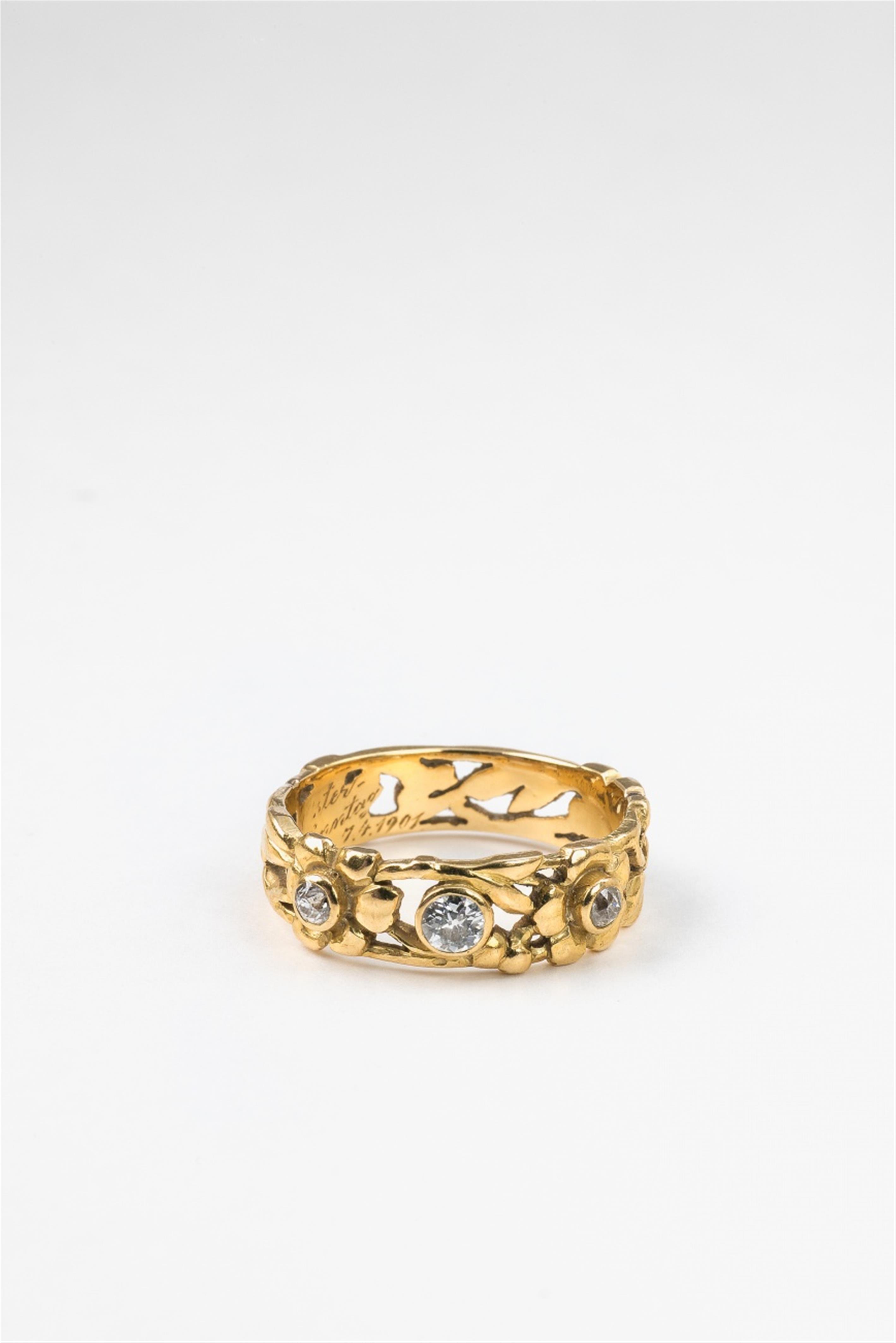An 18k gold Art Nouveau diamond ring - image-1