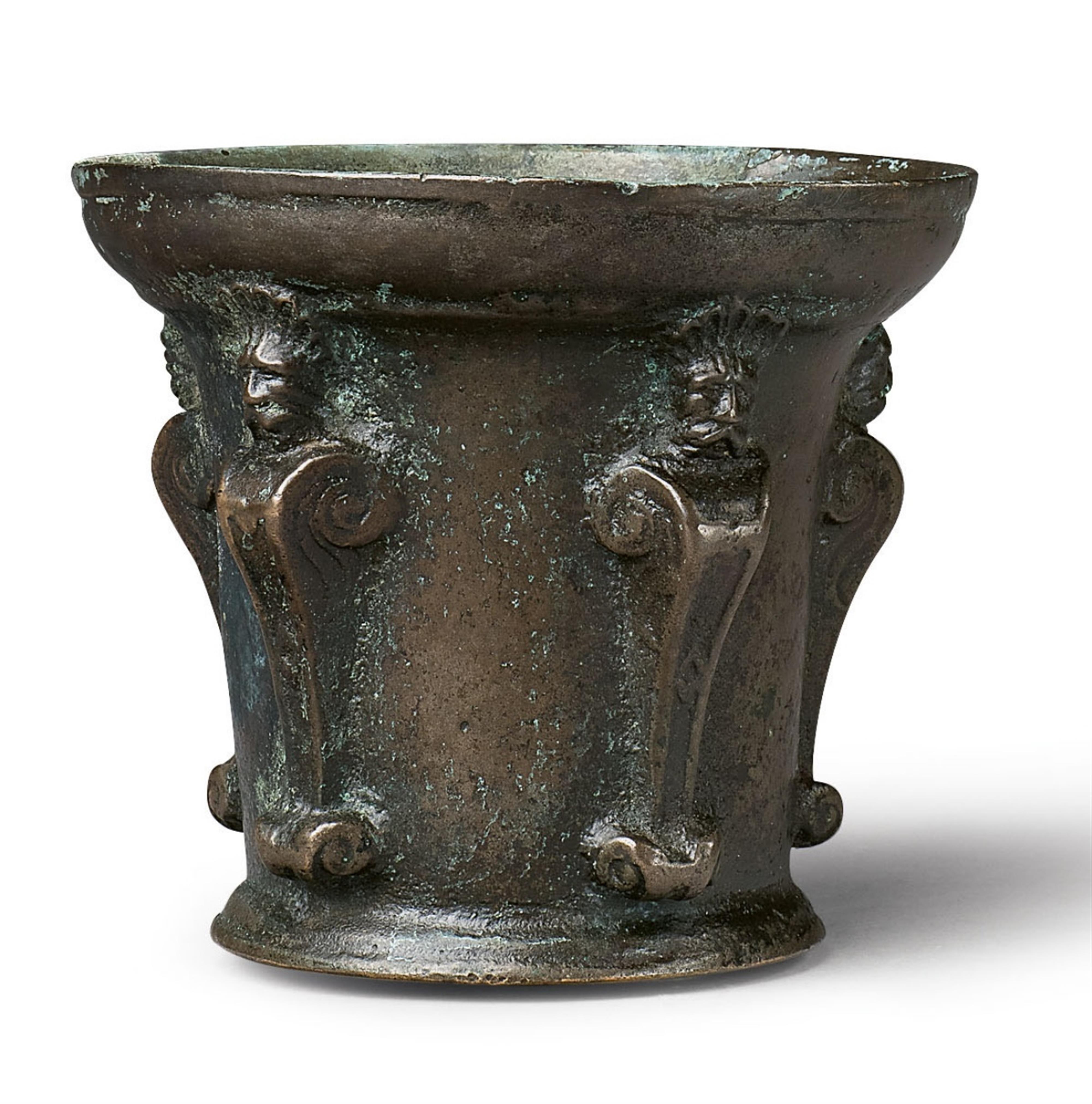 A French pilaster mortar - image-1