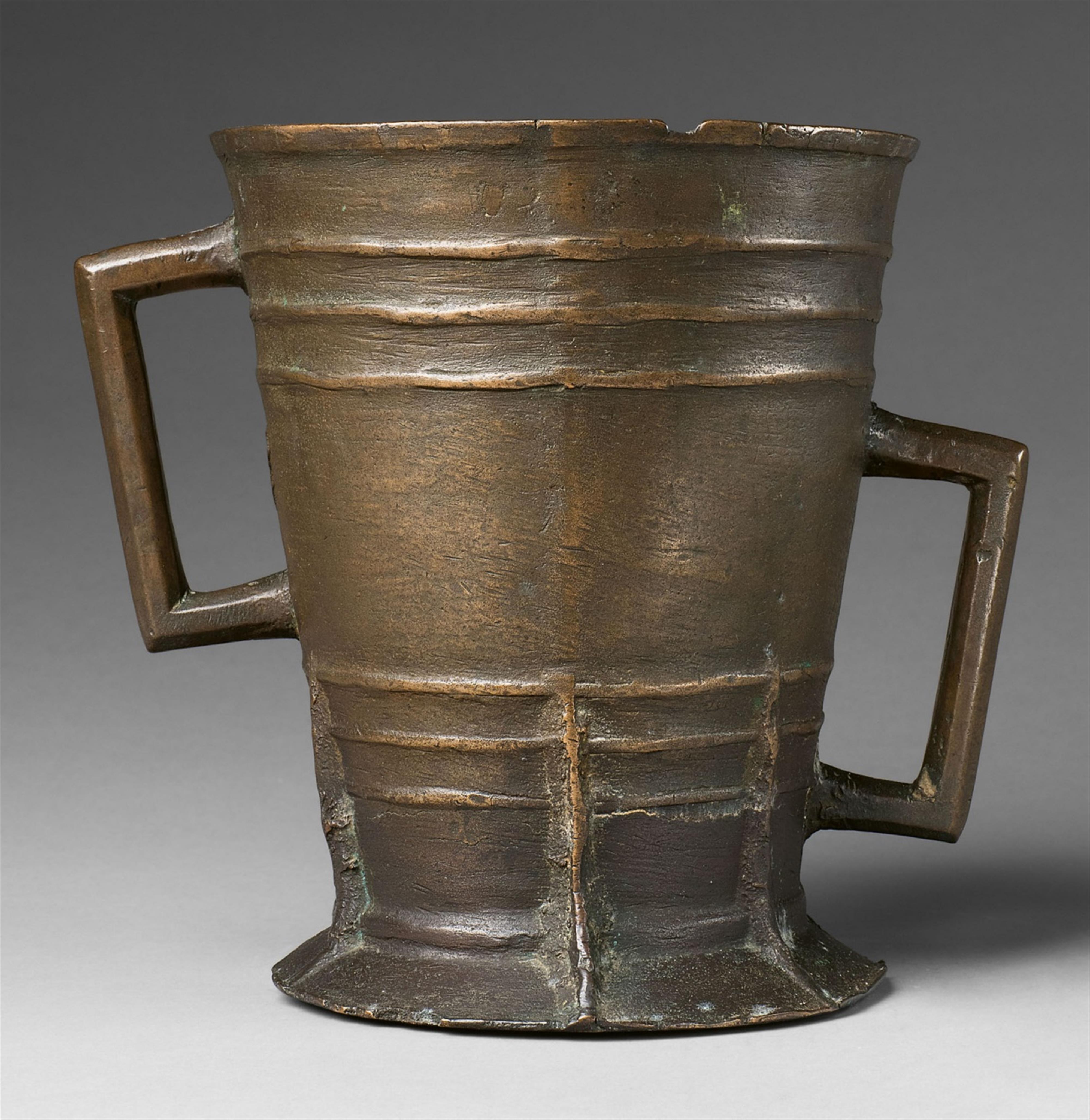 A rare Gothic two-handled mortar - image-2