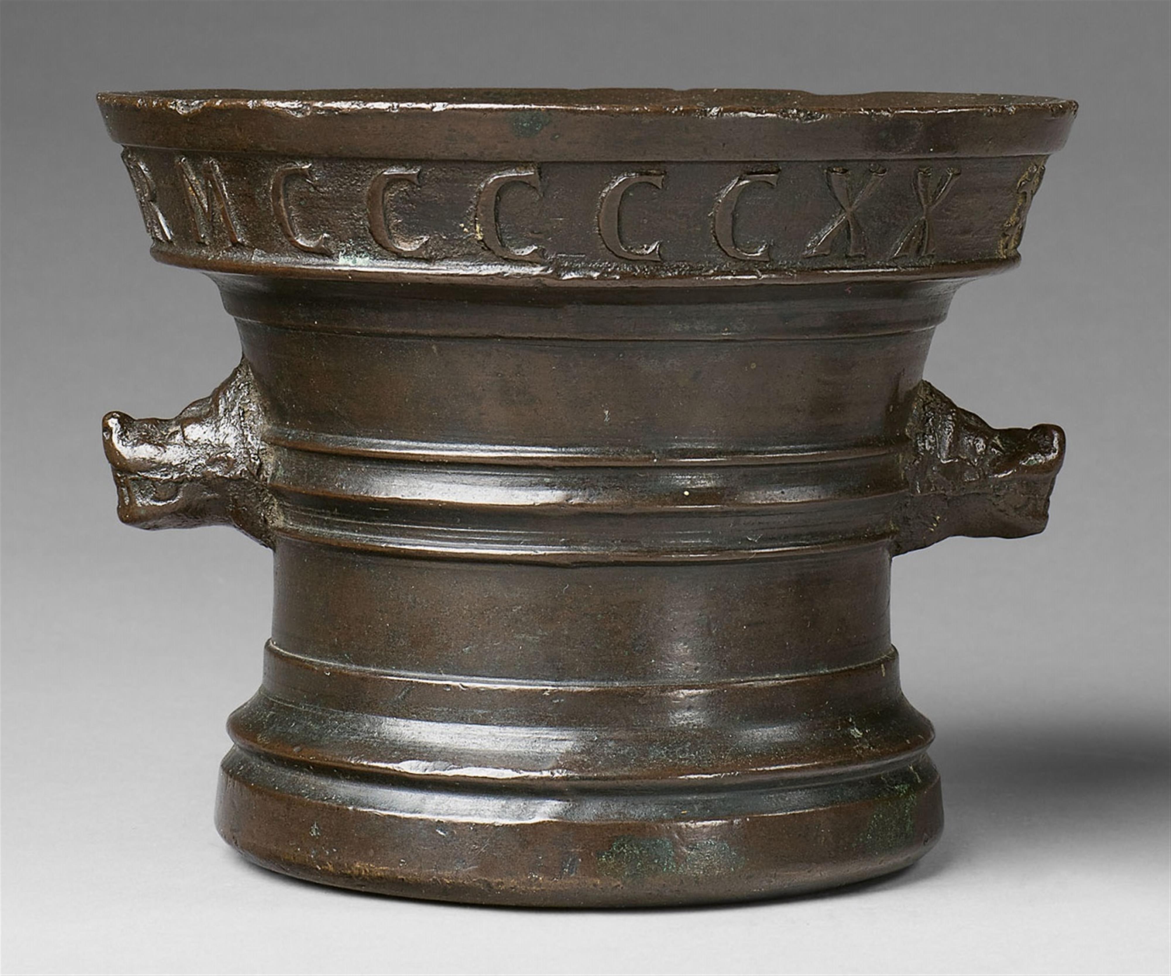 A dated Netherlandish mortar with wolf's head handles - image-1