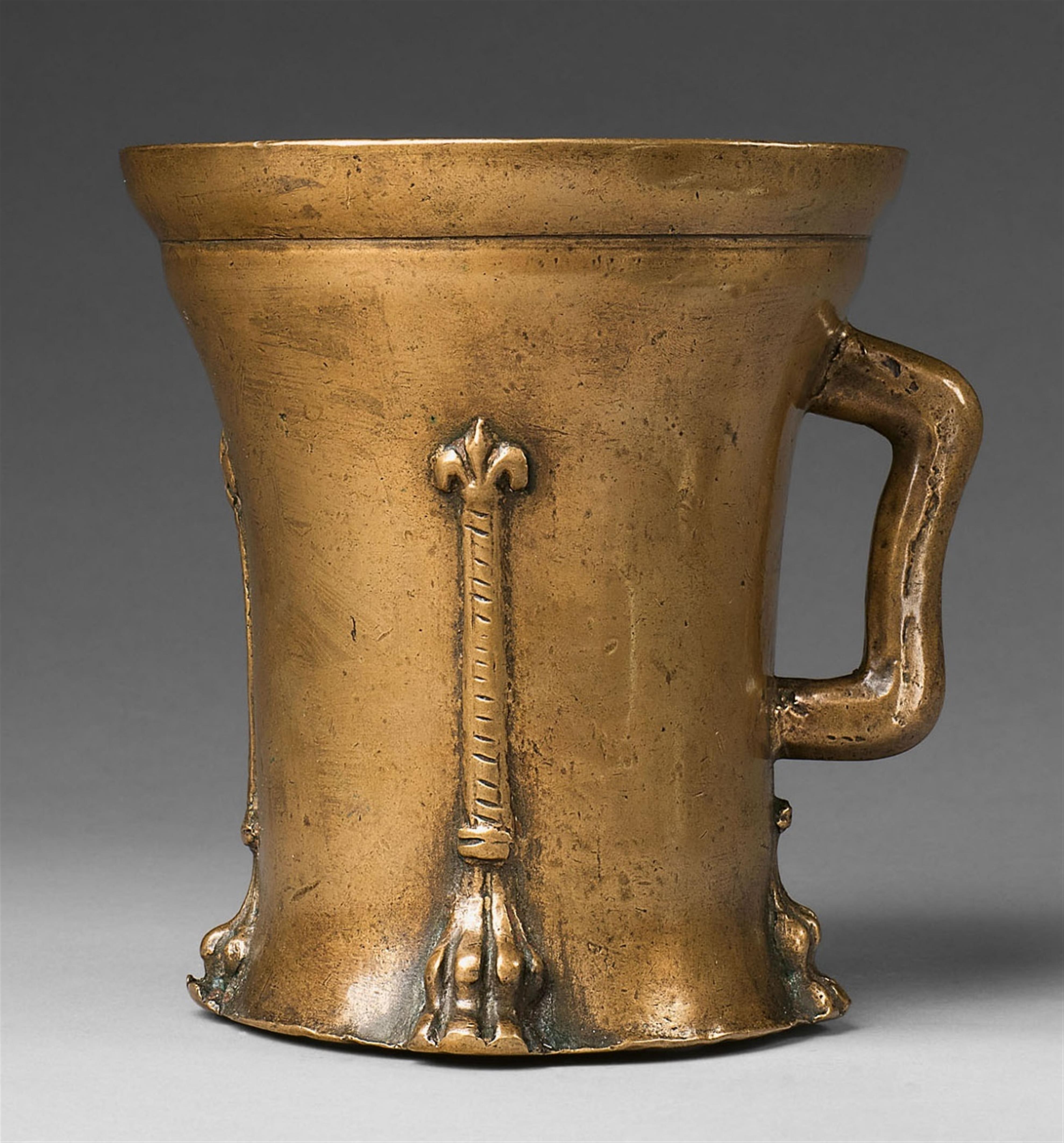 A Gothic one-handled mortar with fleur-de-lys - image-1