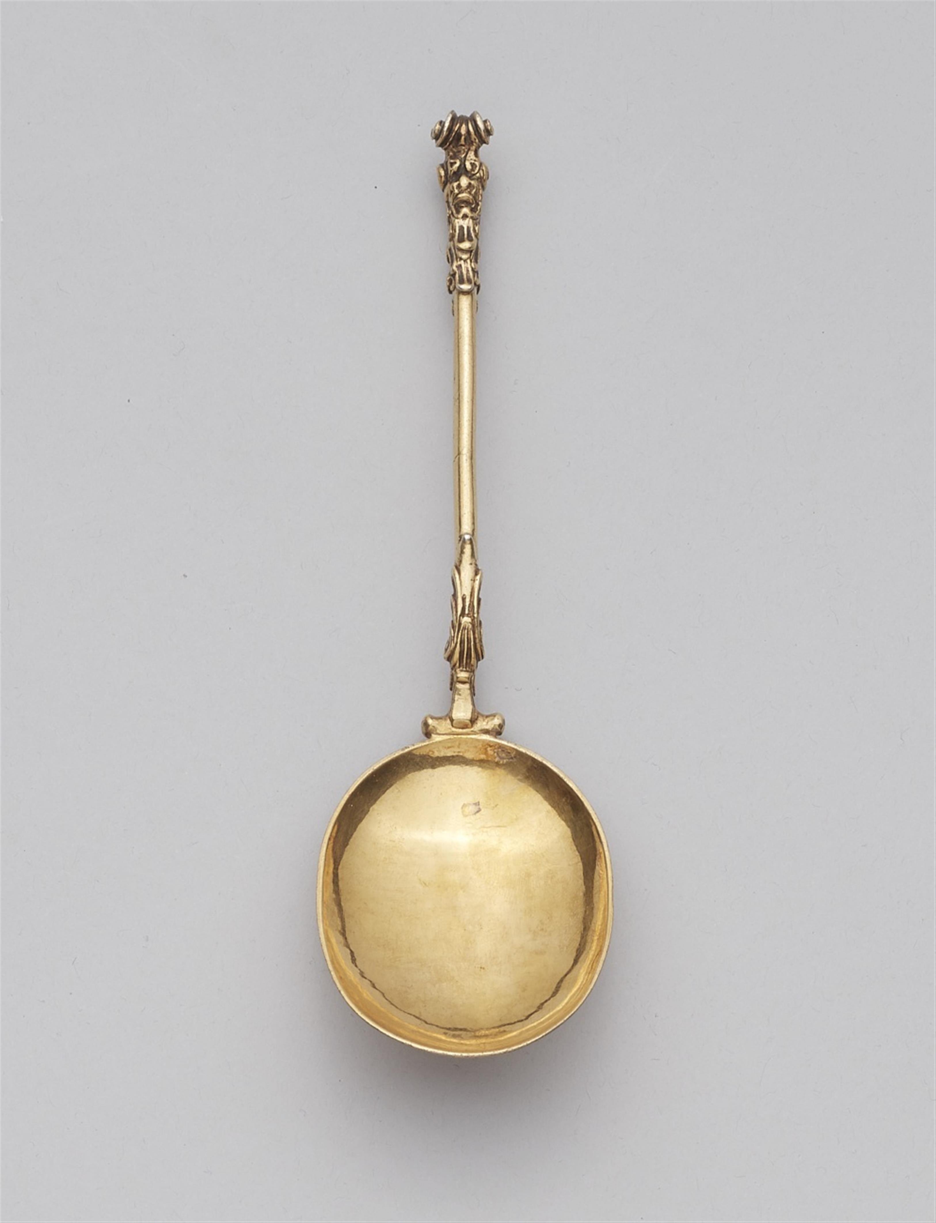 A silver gilt spoon - image-1