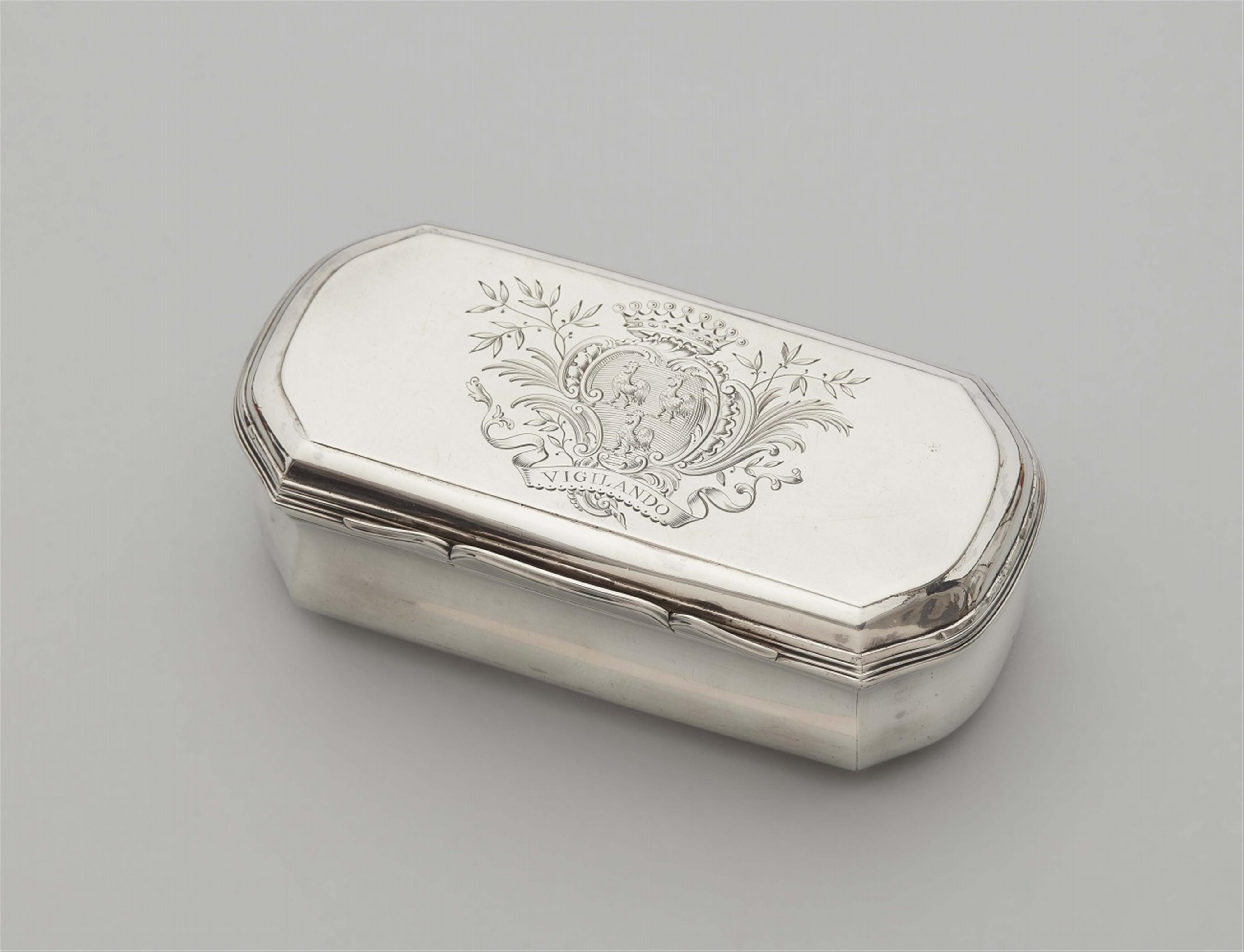 An Amsterdam silver snuff box - image-1