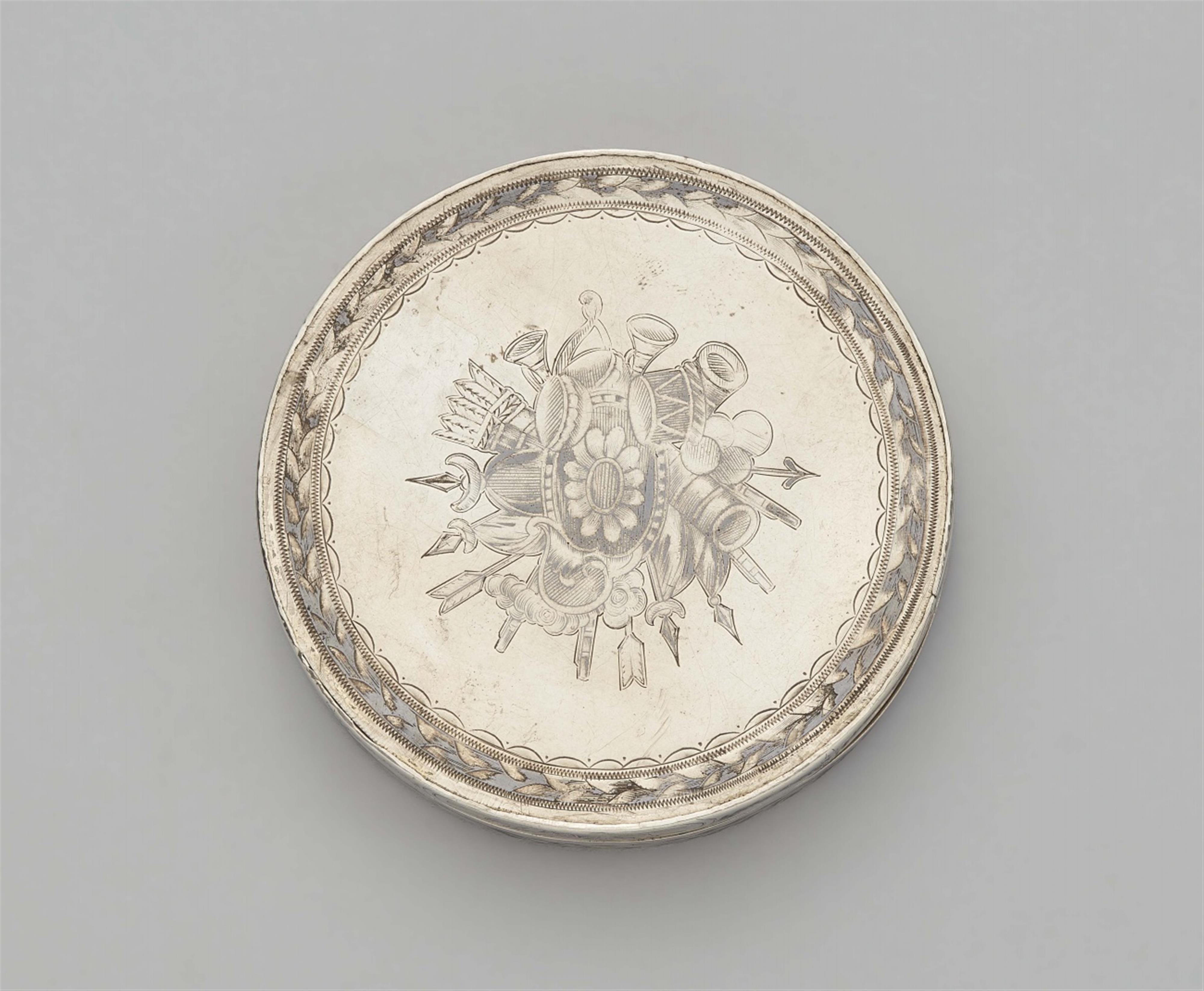 A Moscow parcel gilt silver snuff box - image-2