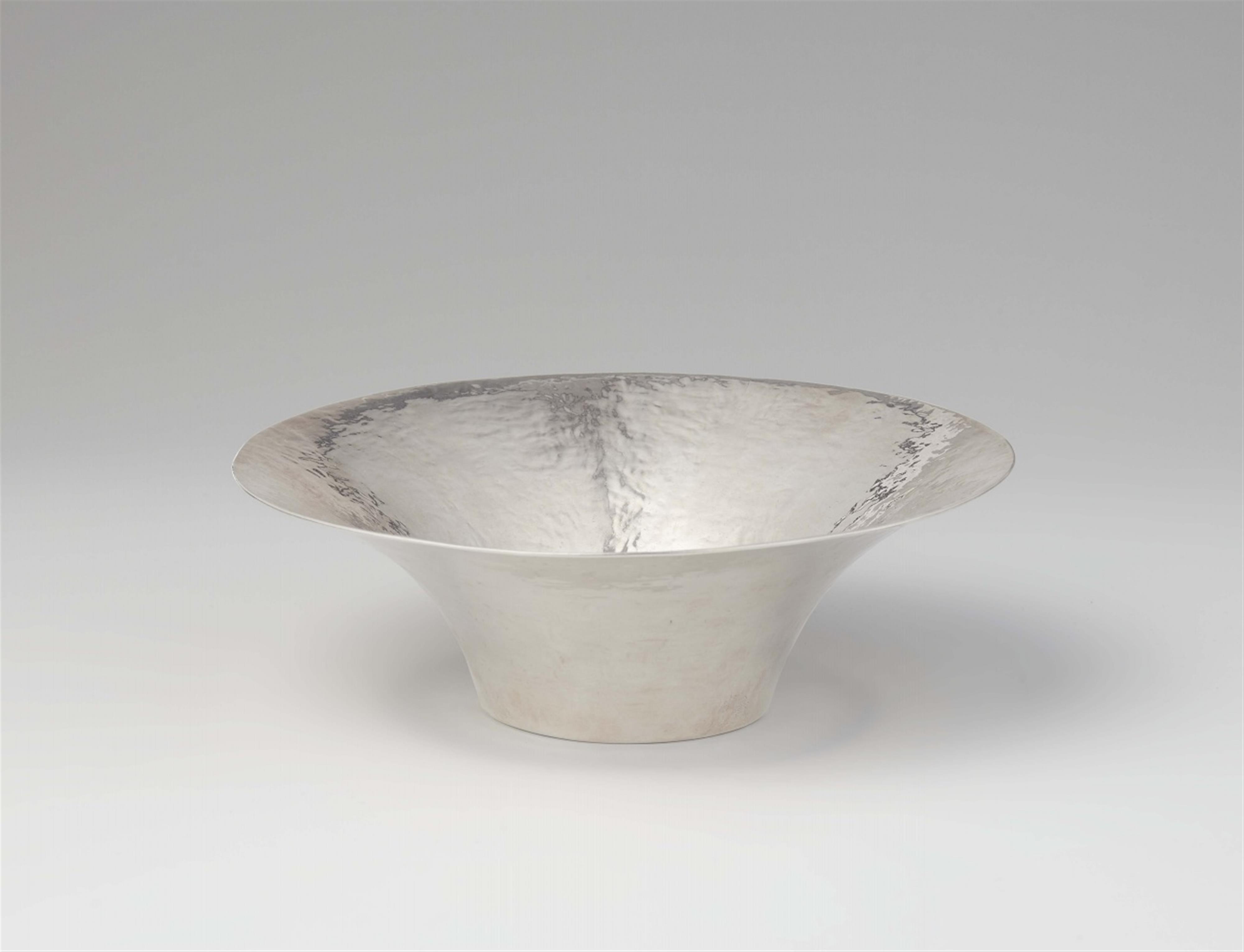 A small Art Deco silver dish - image-1