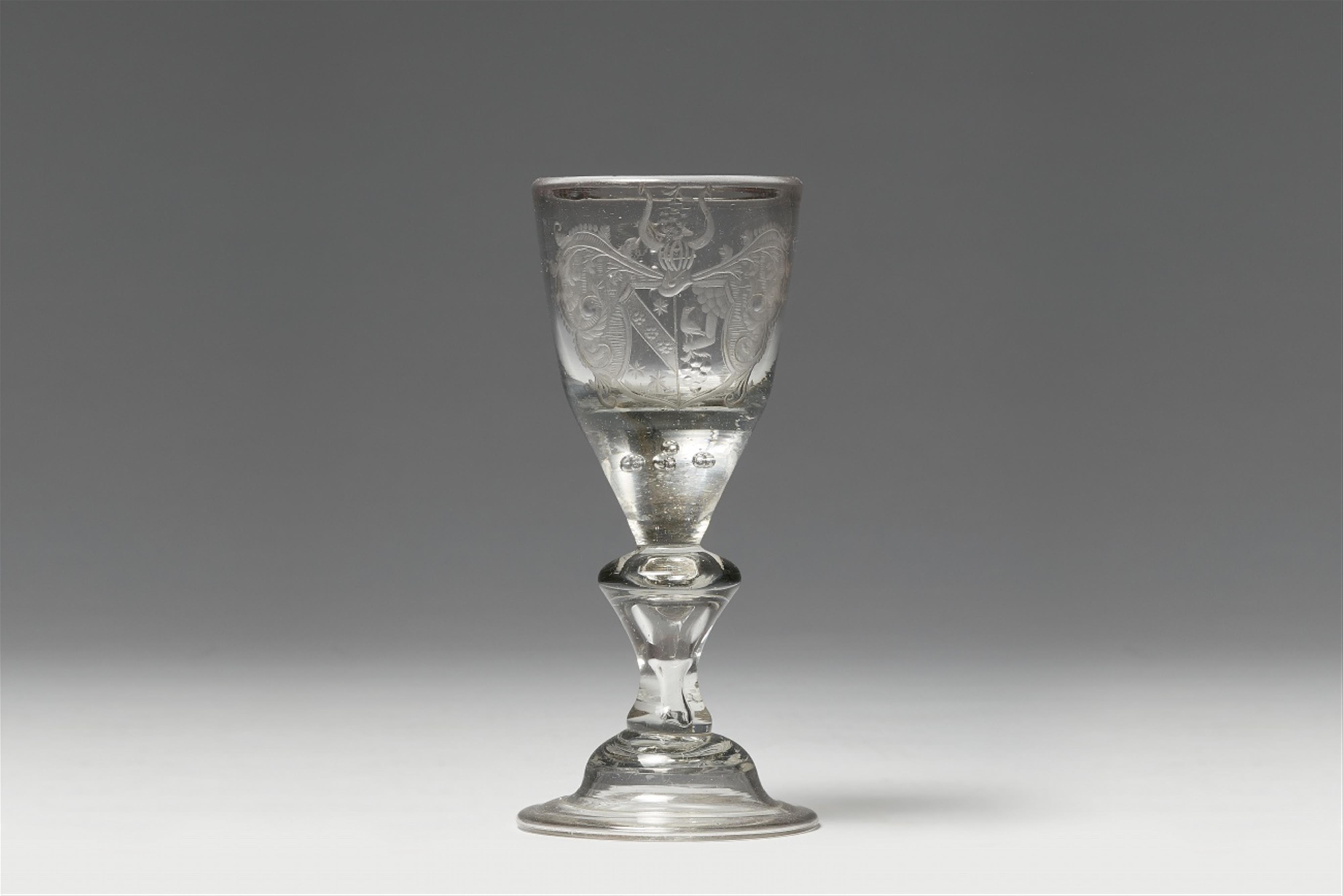 A Lauenstein cut glass goblet with a coat-of-arms - image-1