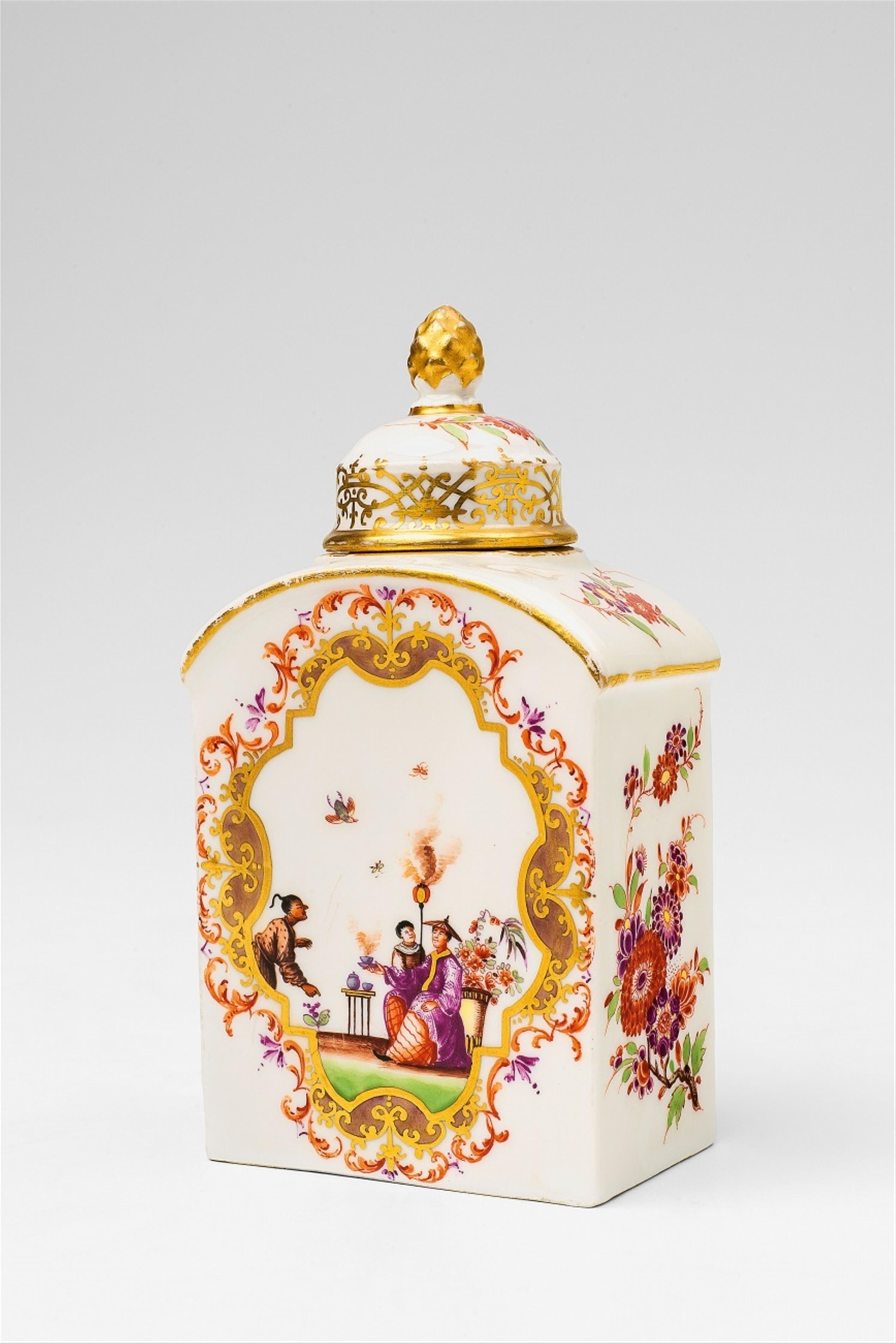 A Meissen porcelain tea caddy with Hoeroldt chinoiseries - image-2
