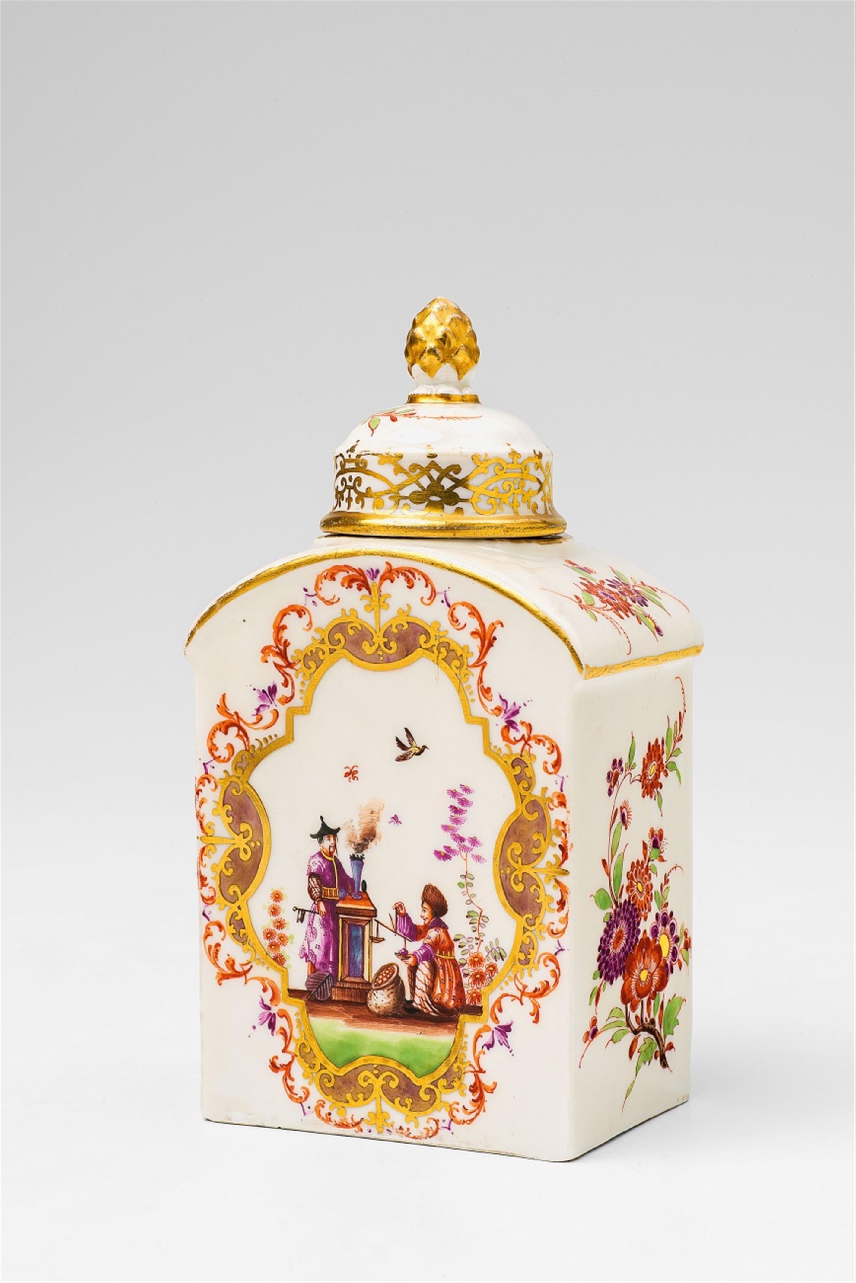 A Meissen porcelain tea caddy with Hoeroldt chinoiseries - image-1