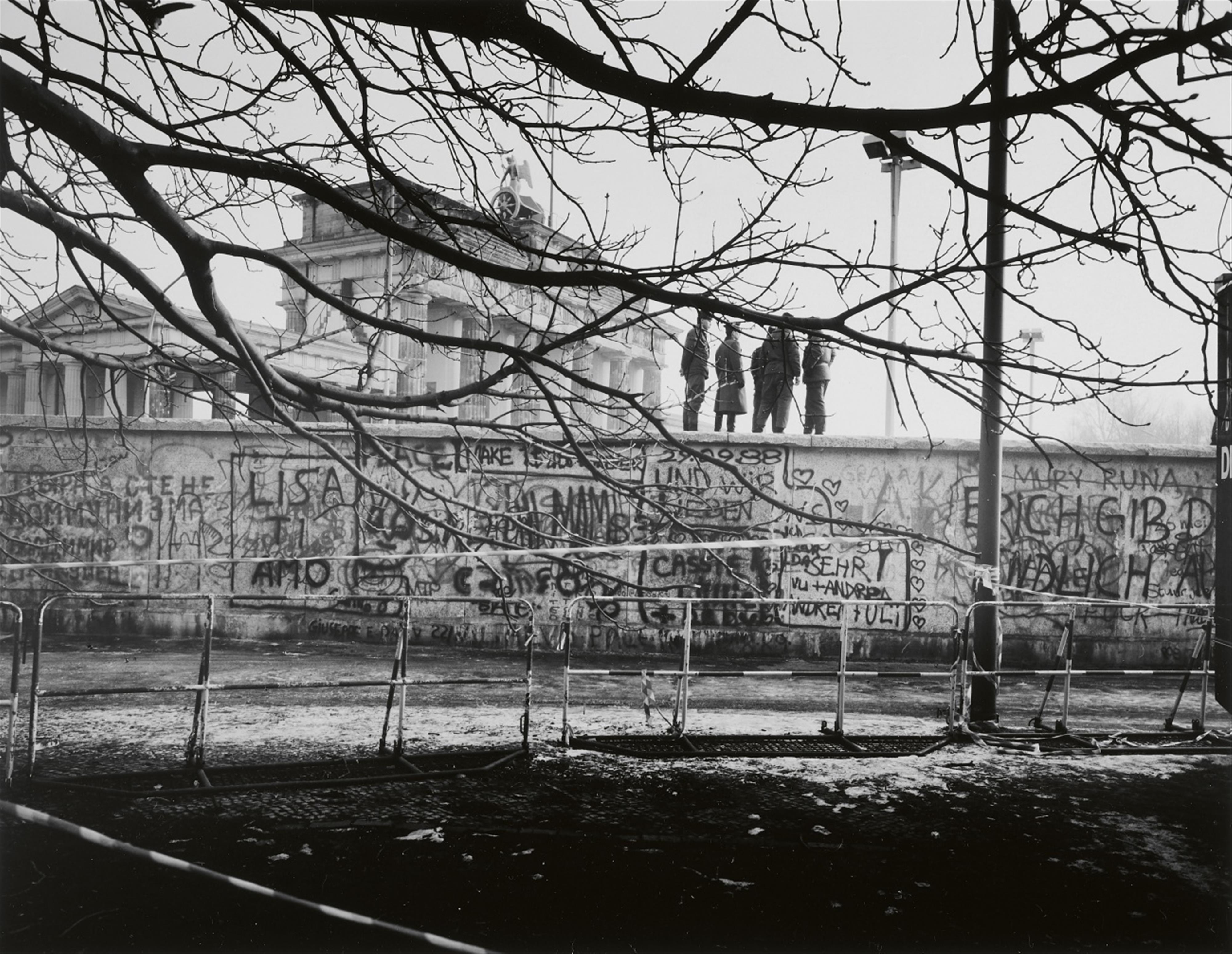 Thomas Lüttge - Vier auf der Mauer, Berlin - image-1
