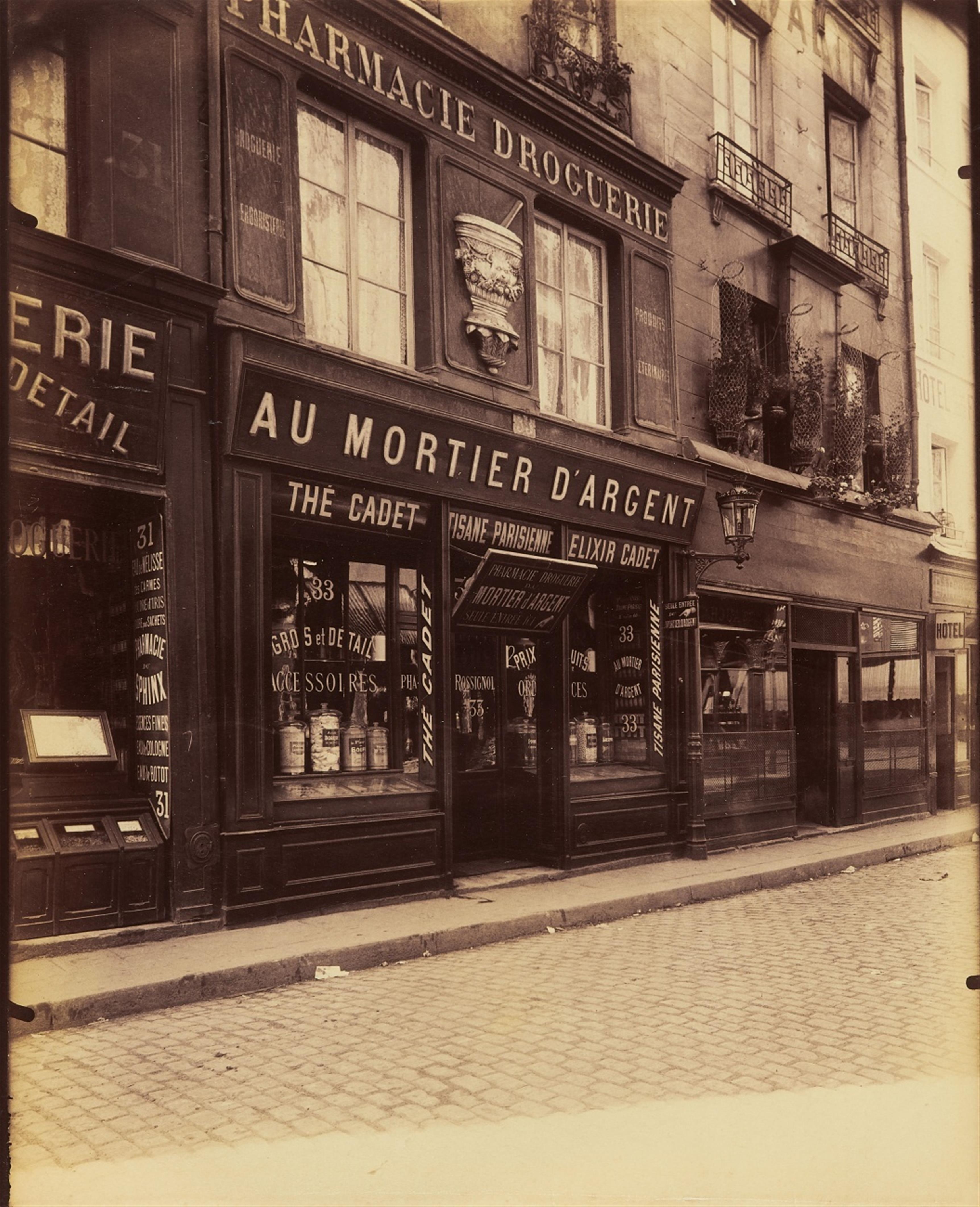 Jean Eugène Auguste Atget - Au Mortier d'Argent, 33 Rue Saint-Denis - image-1