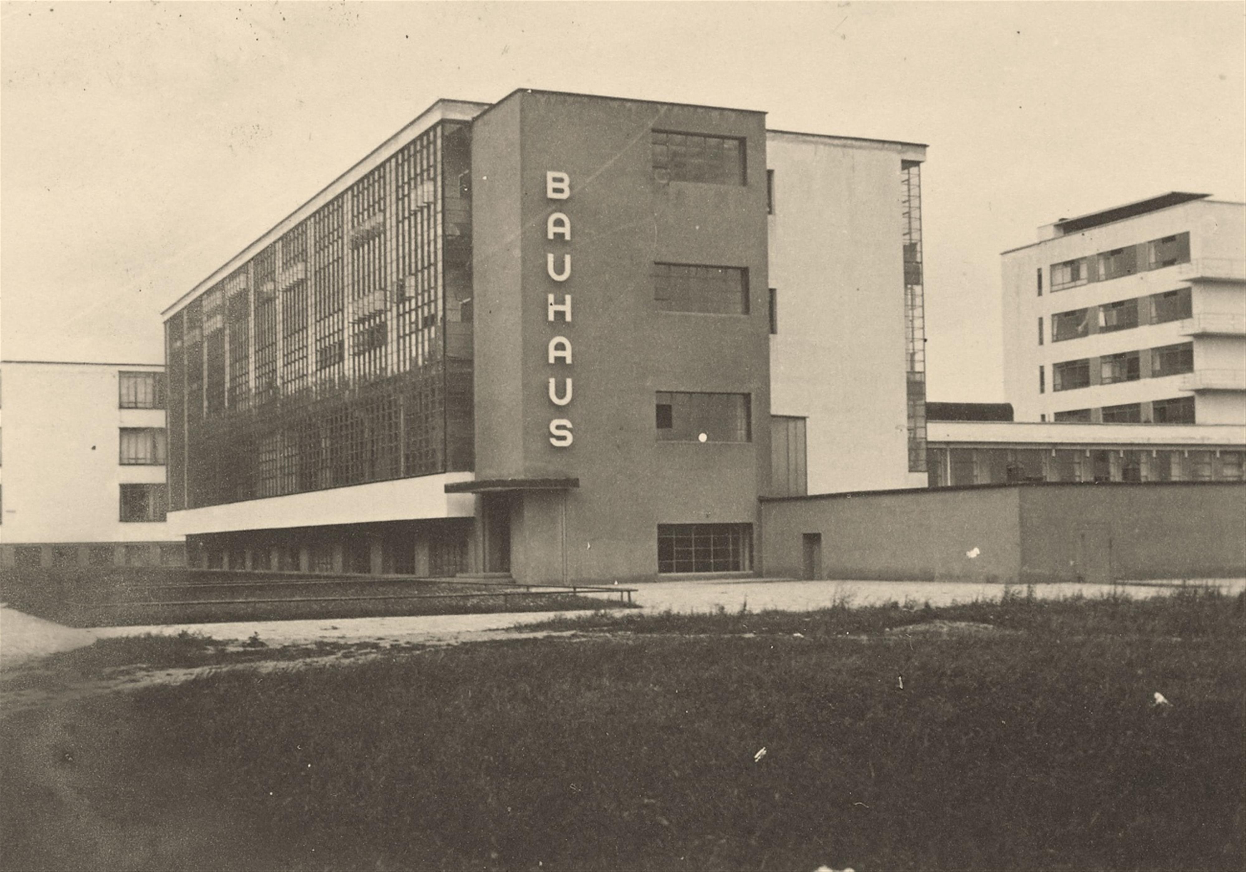 Anonym - Bauhaus-Gebäude, Dessau - image-1