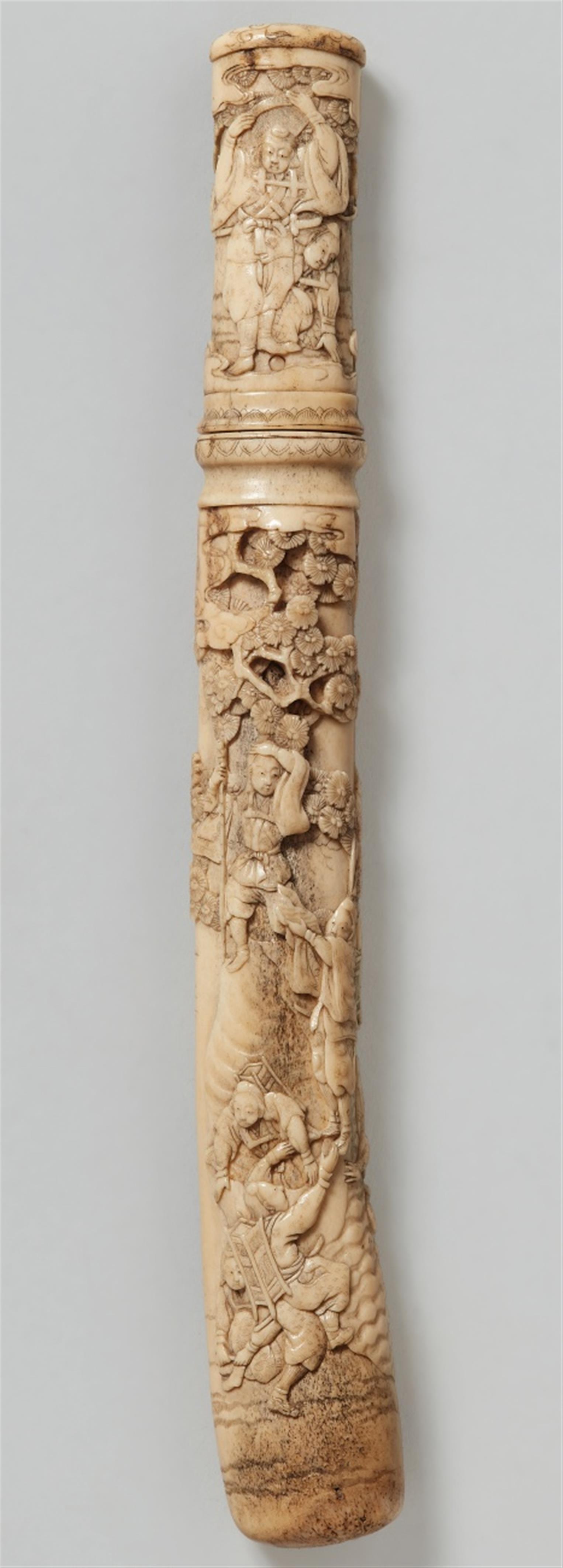 An aikuchi in a carved bone sheath. Late 19th century - image-1