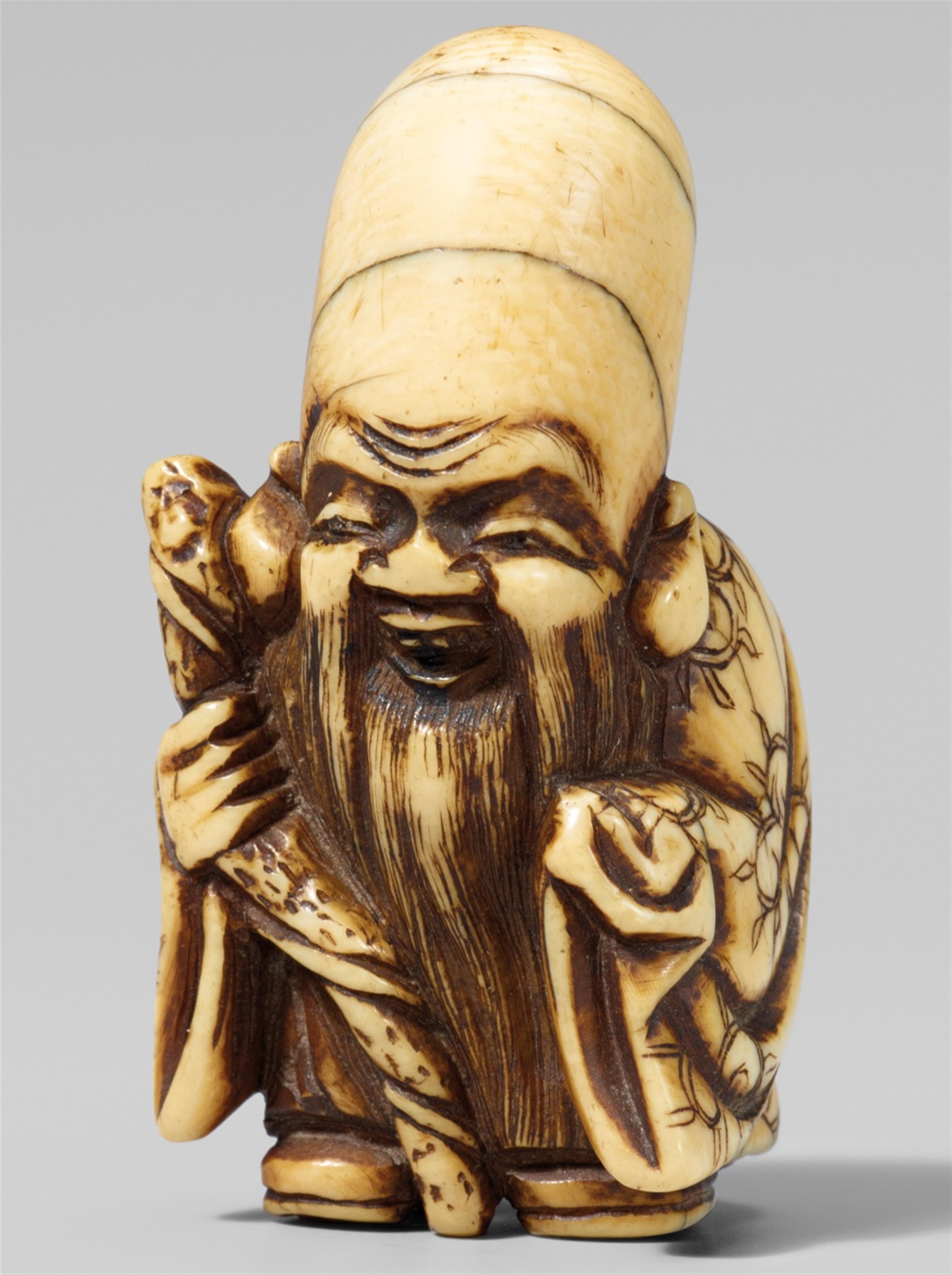 An ivory netsuke of a laughing Fukurokuju. Early 19th century - image-1