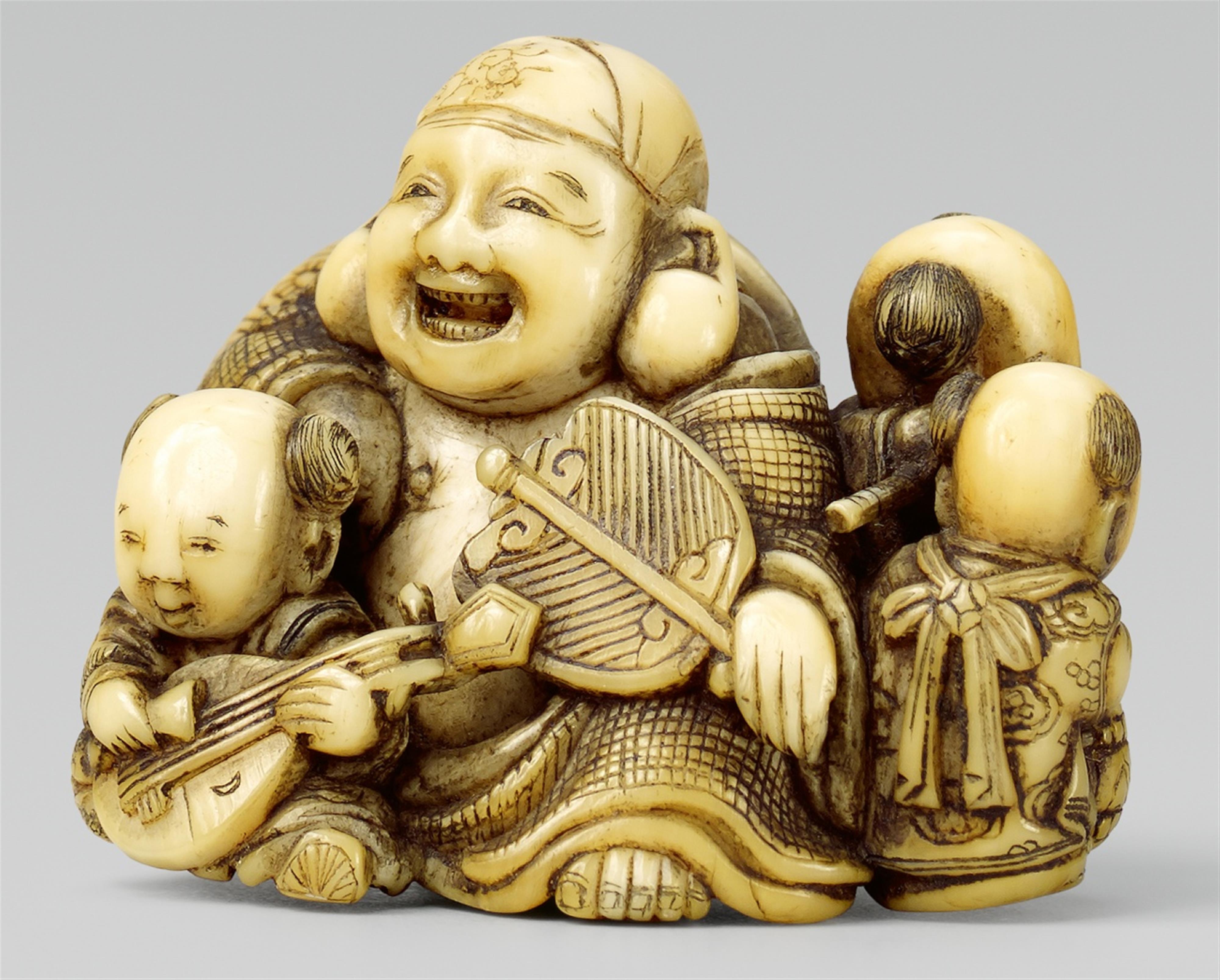 An ivory netsuke of Hotei and three karako. Mid-19th century - image-1