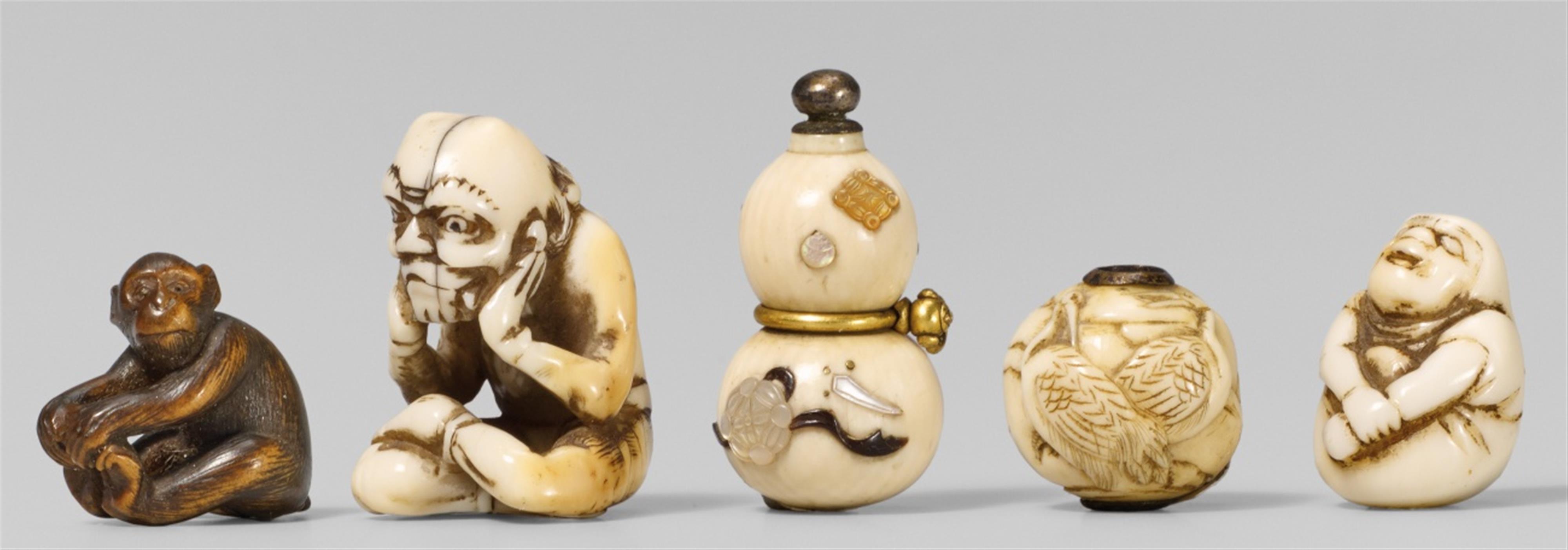 Three ivory ojime, one wood ojime and one miniature ivory nioibin. 19th century - image-1