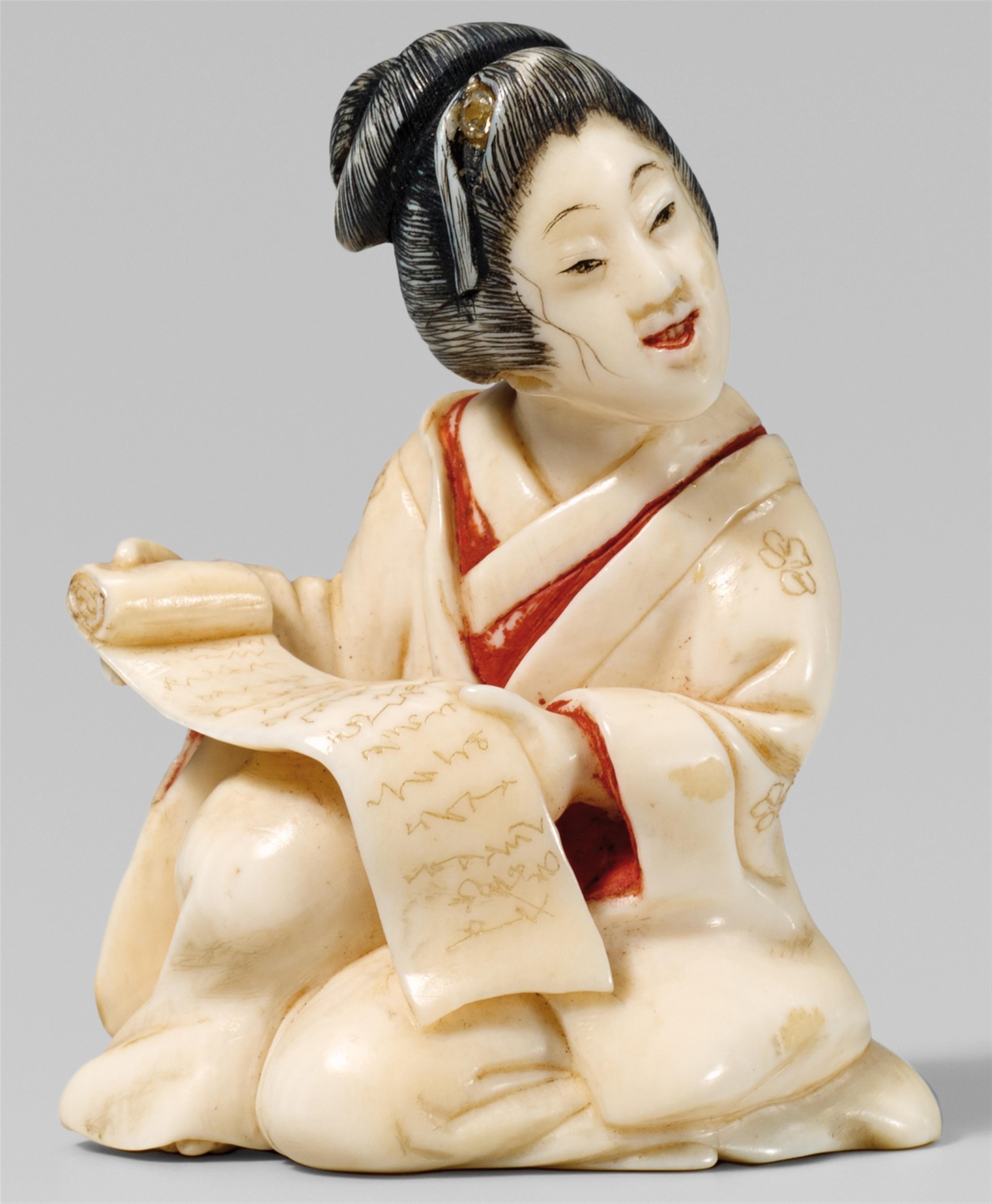 A Tokyo school ivory shunga netsuke of a young woman with a scroll, by Hakuunsai II. Late 19th century - image-1