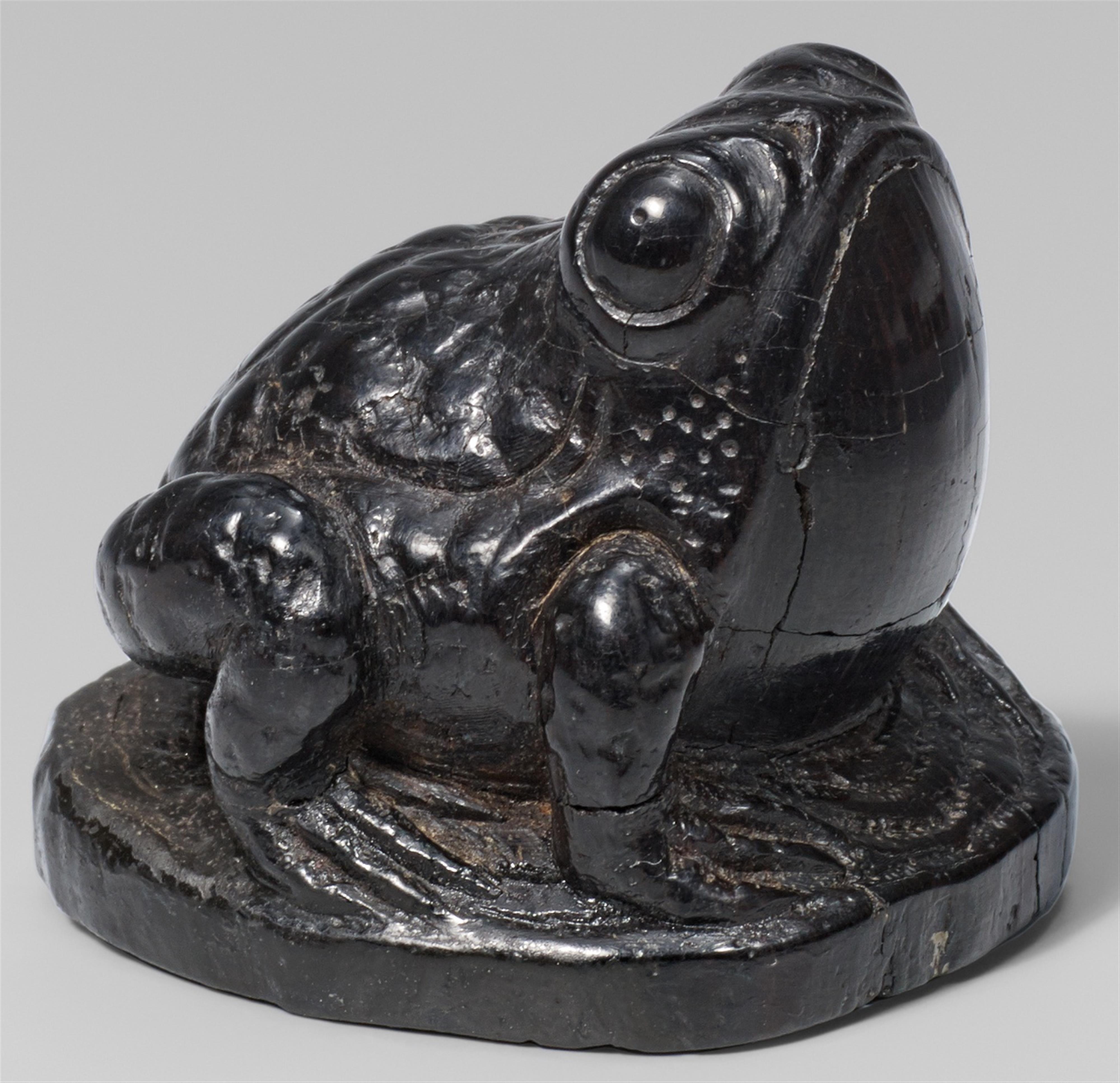 A black wood netsuke of a toad. 19th century - image-1