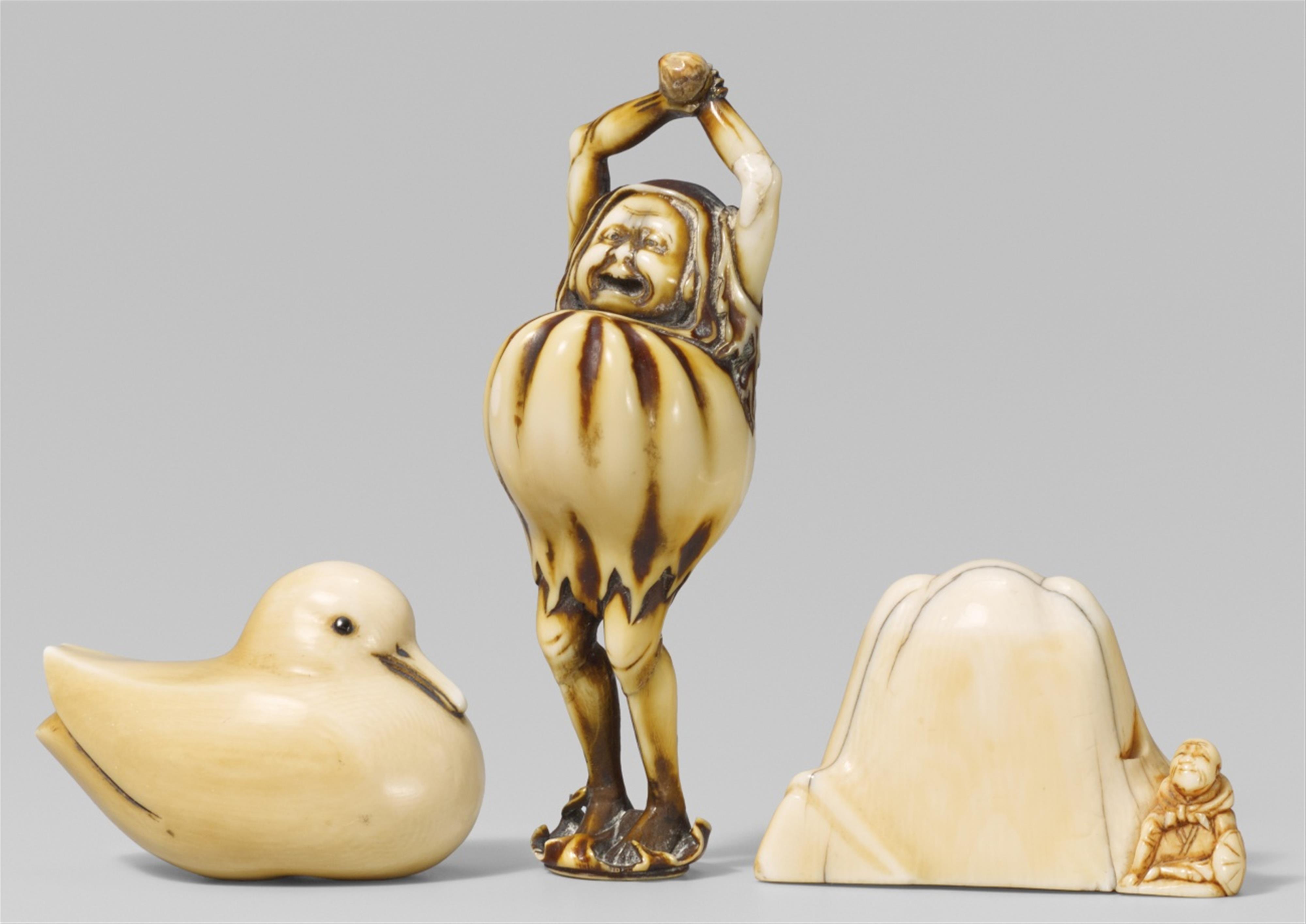Three ivory netsuke. Late 18th / 19th century - image-1