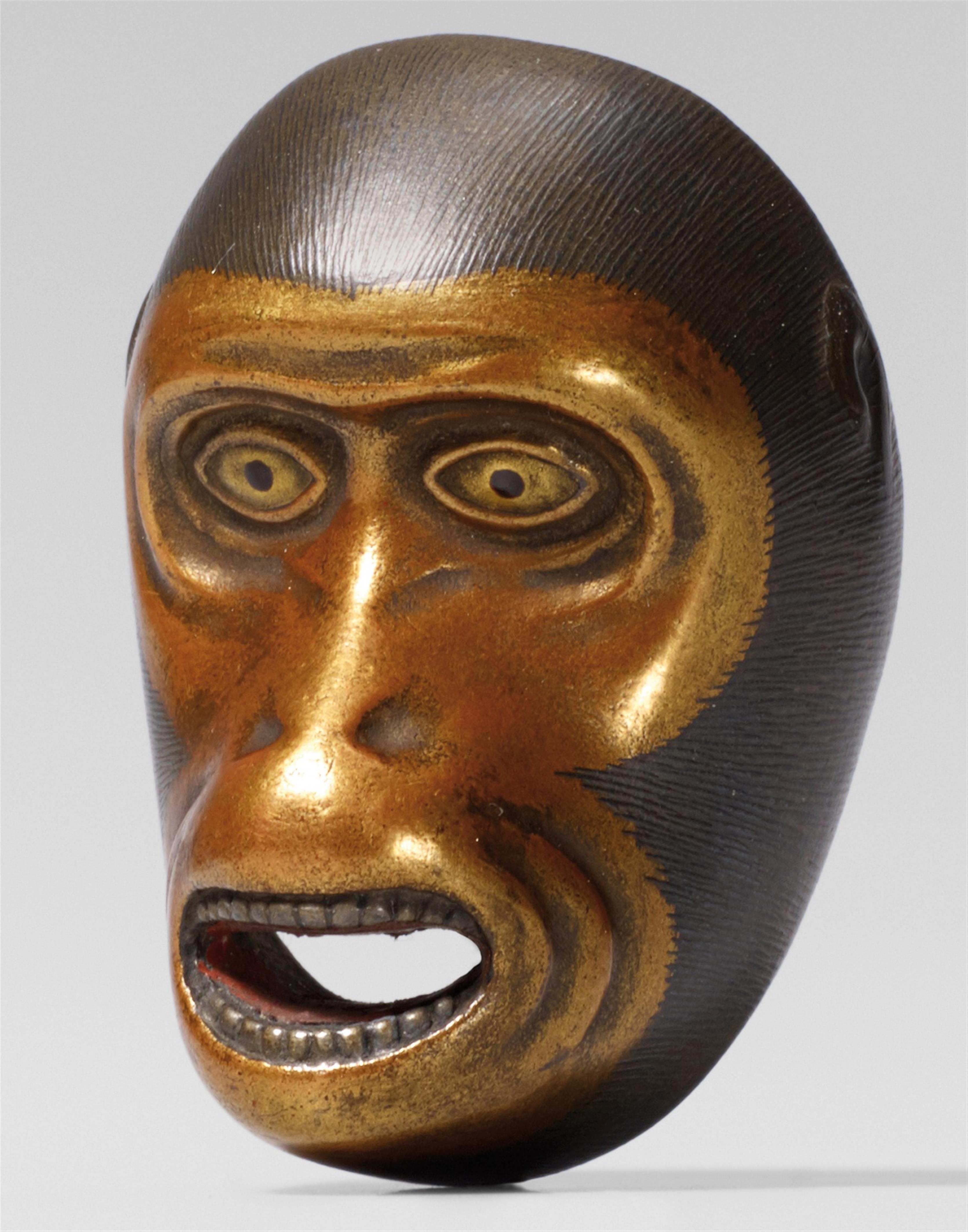 A lacquer mask netsuke of an monkey. 19th century - image-1