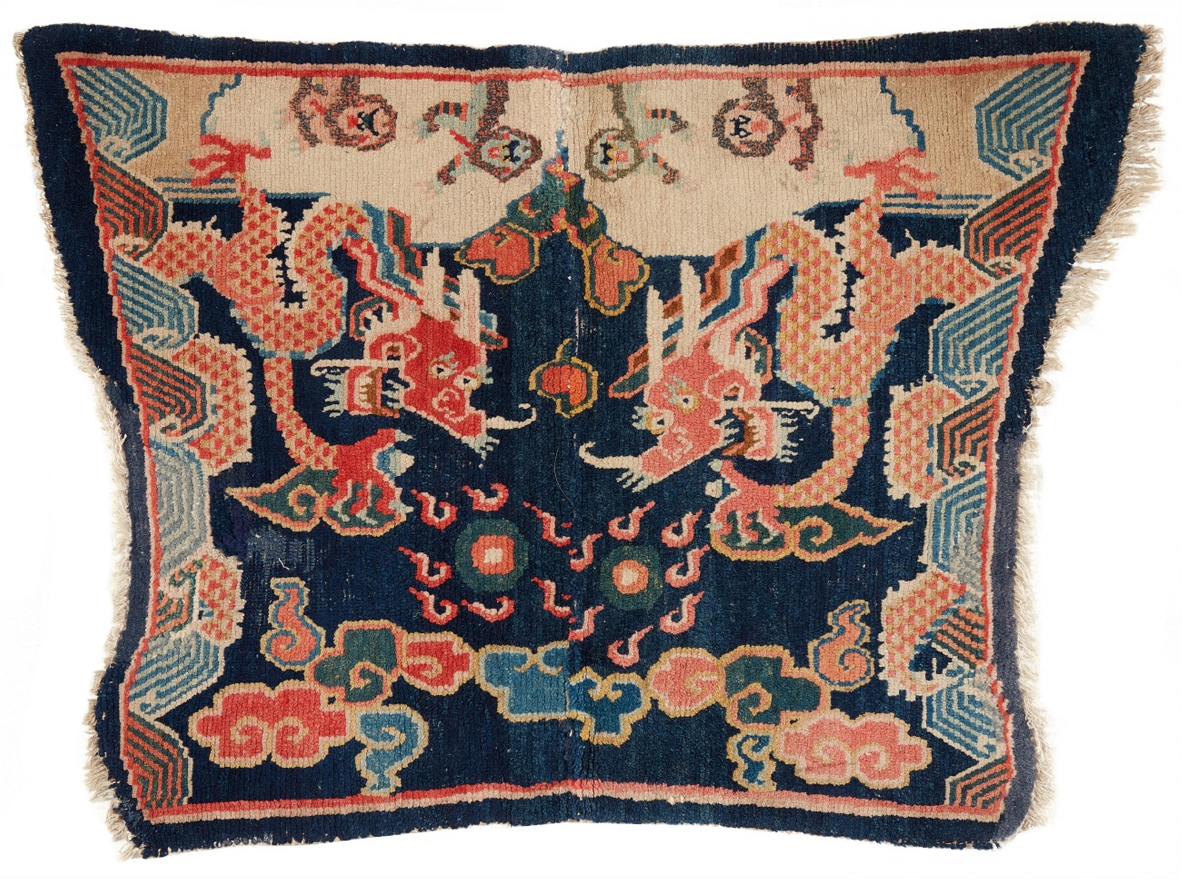A small Tibetan wool carpet (mashu). Early 20th century - image-1