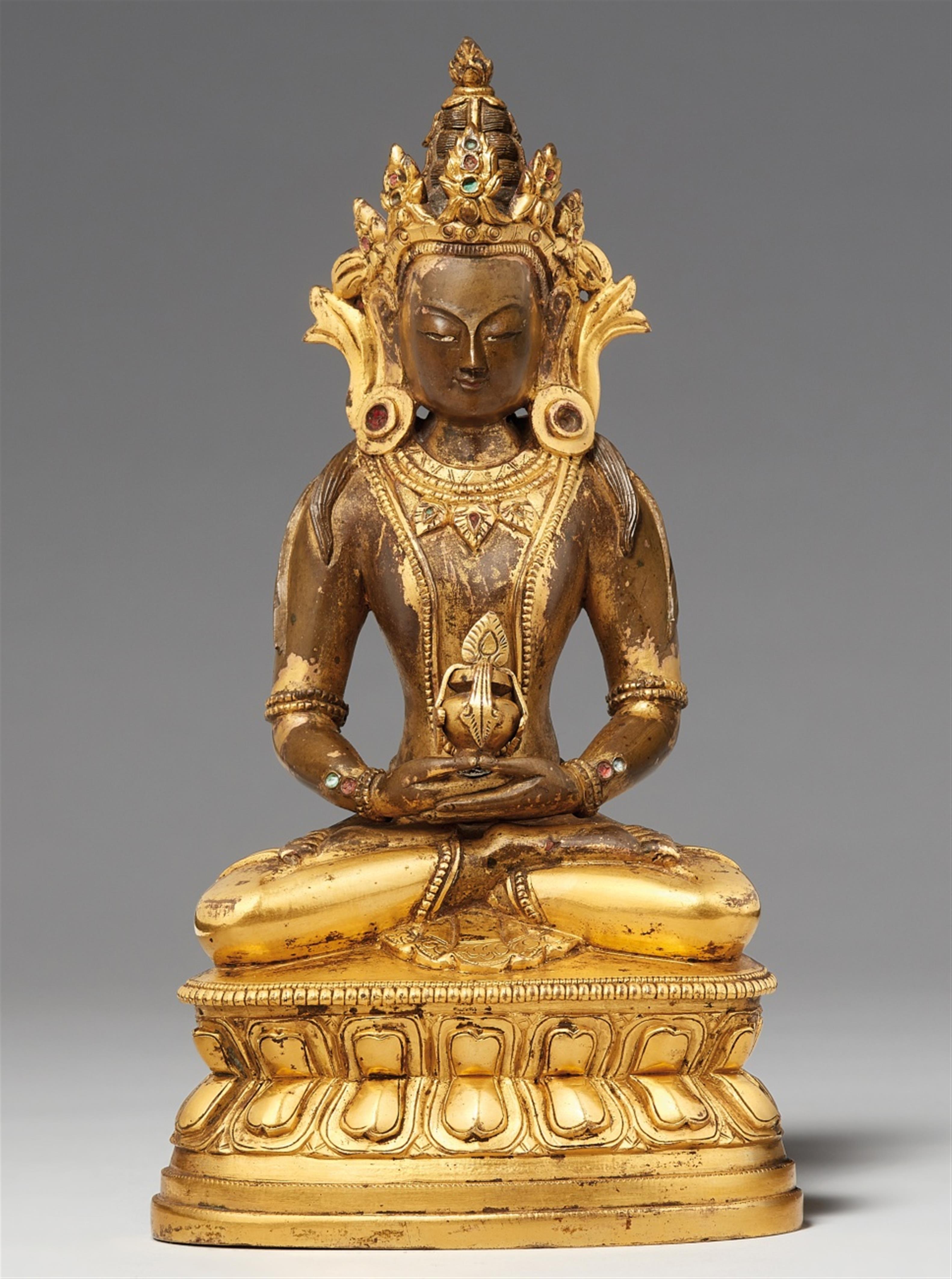 Buddha Amitayus. Feuervergoldete Bronze. Sinotibetisch. 18./19. Jh. - image-1