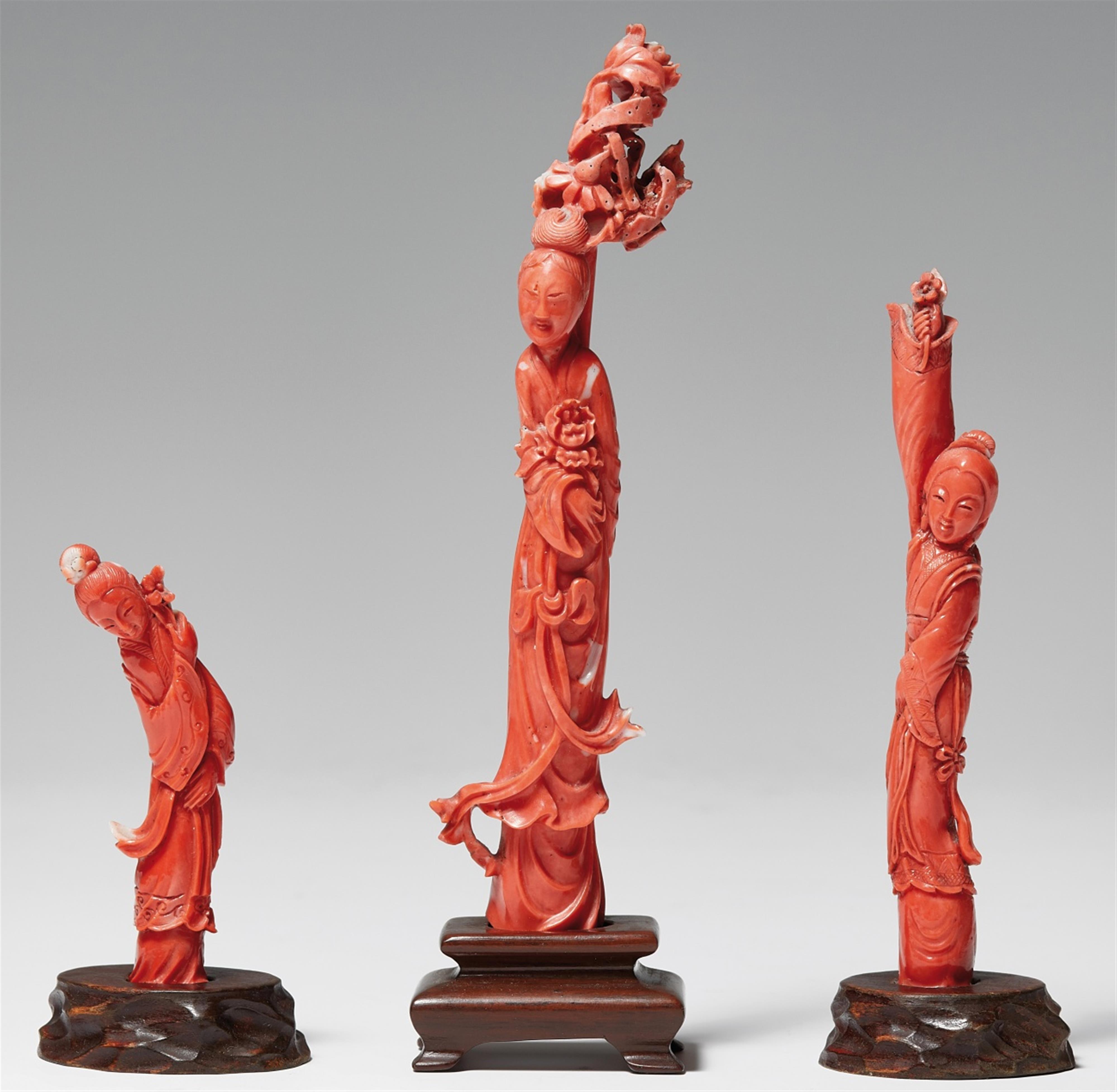 Three coral carvings. Qing dynasty - image-1
