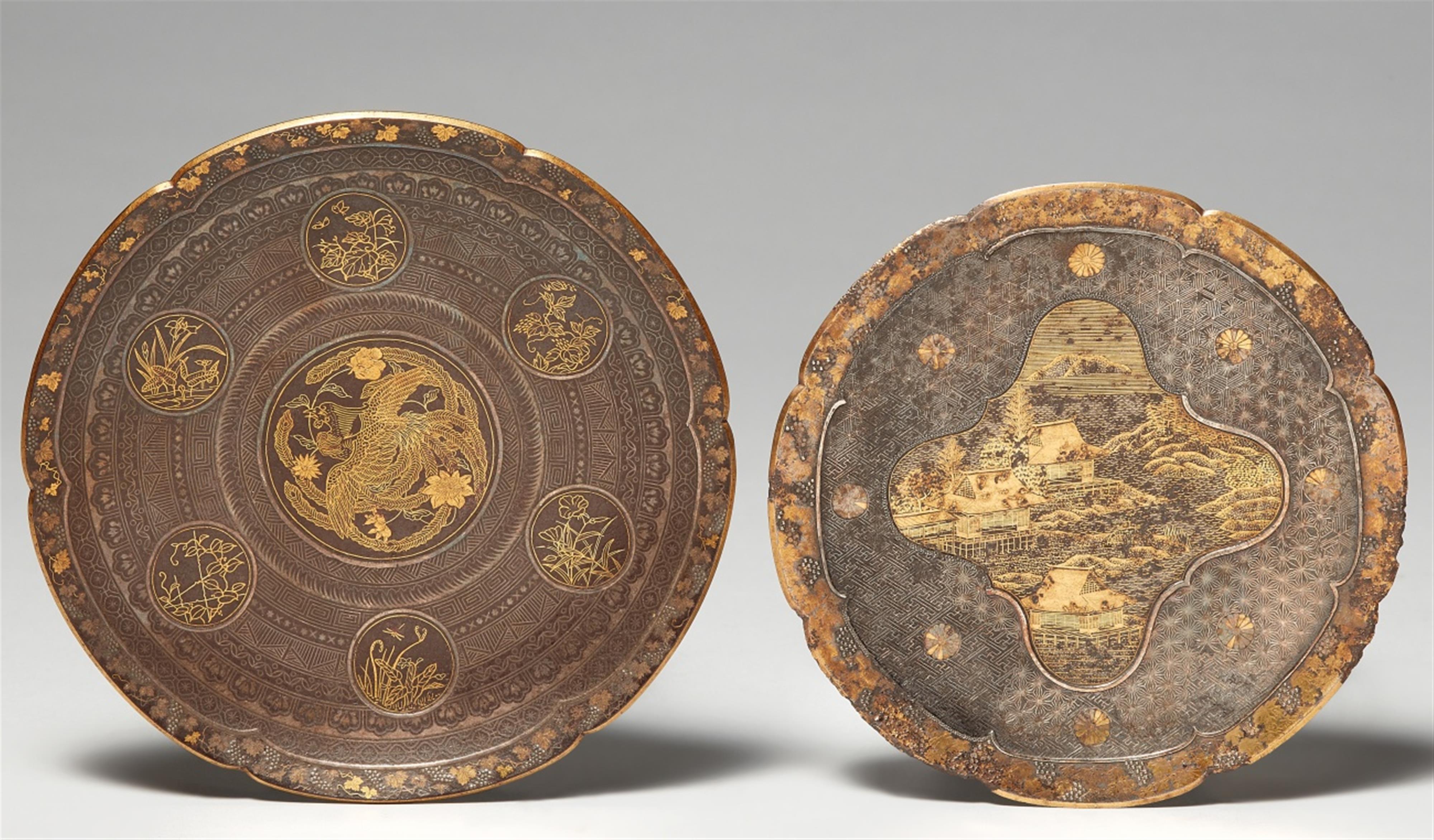 Two small Komai plates. Iron with gold onlay. Kyoto. Around 1900 - image-1