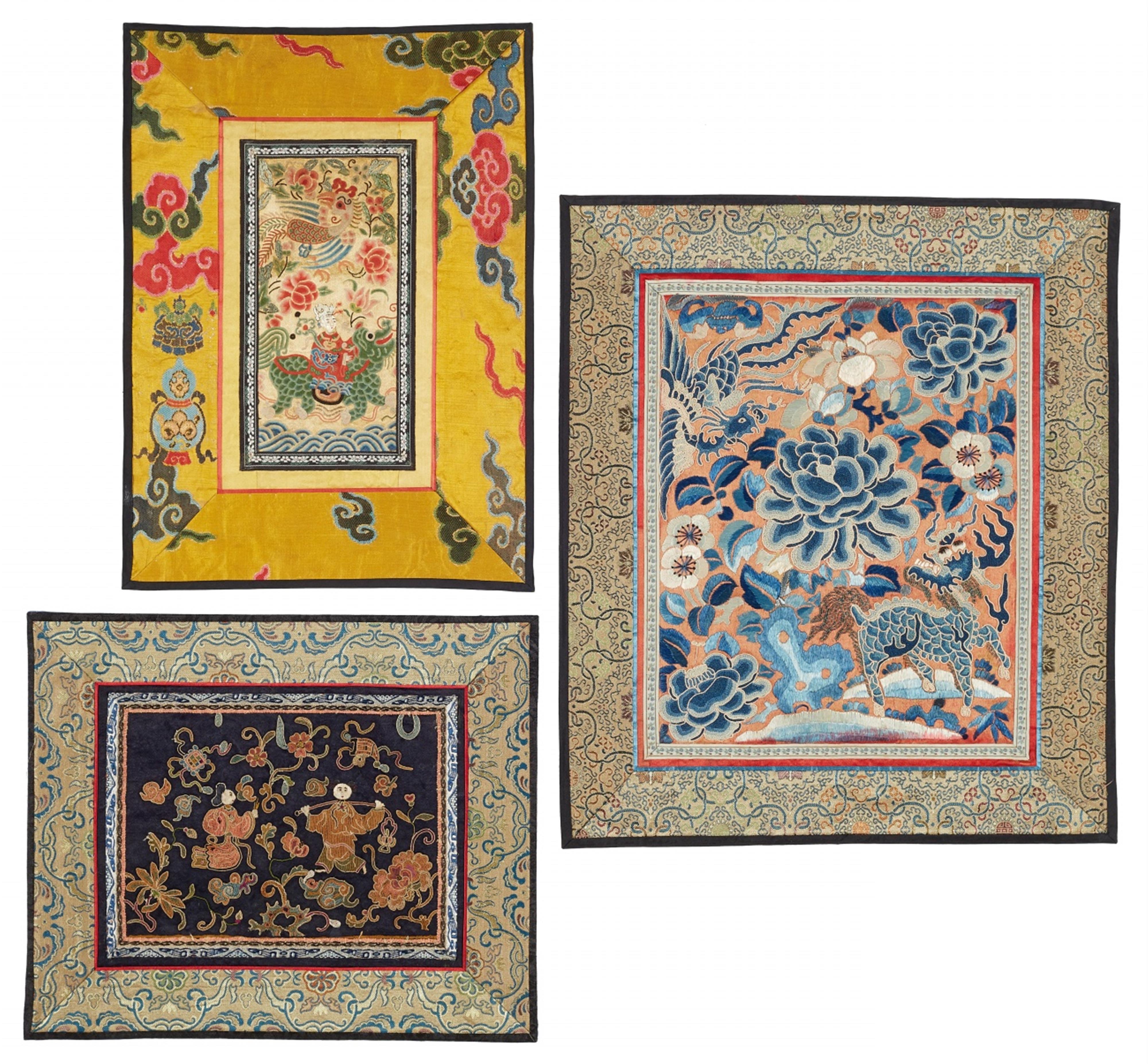 Twelve embroidered silk panels. Around 1900 - image-1