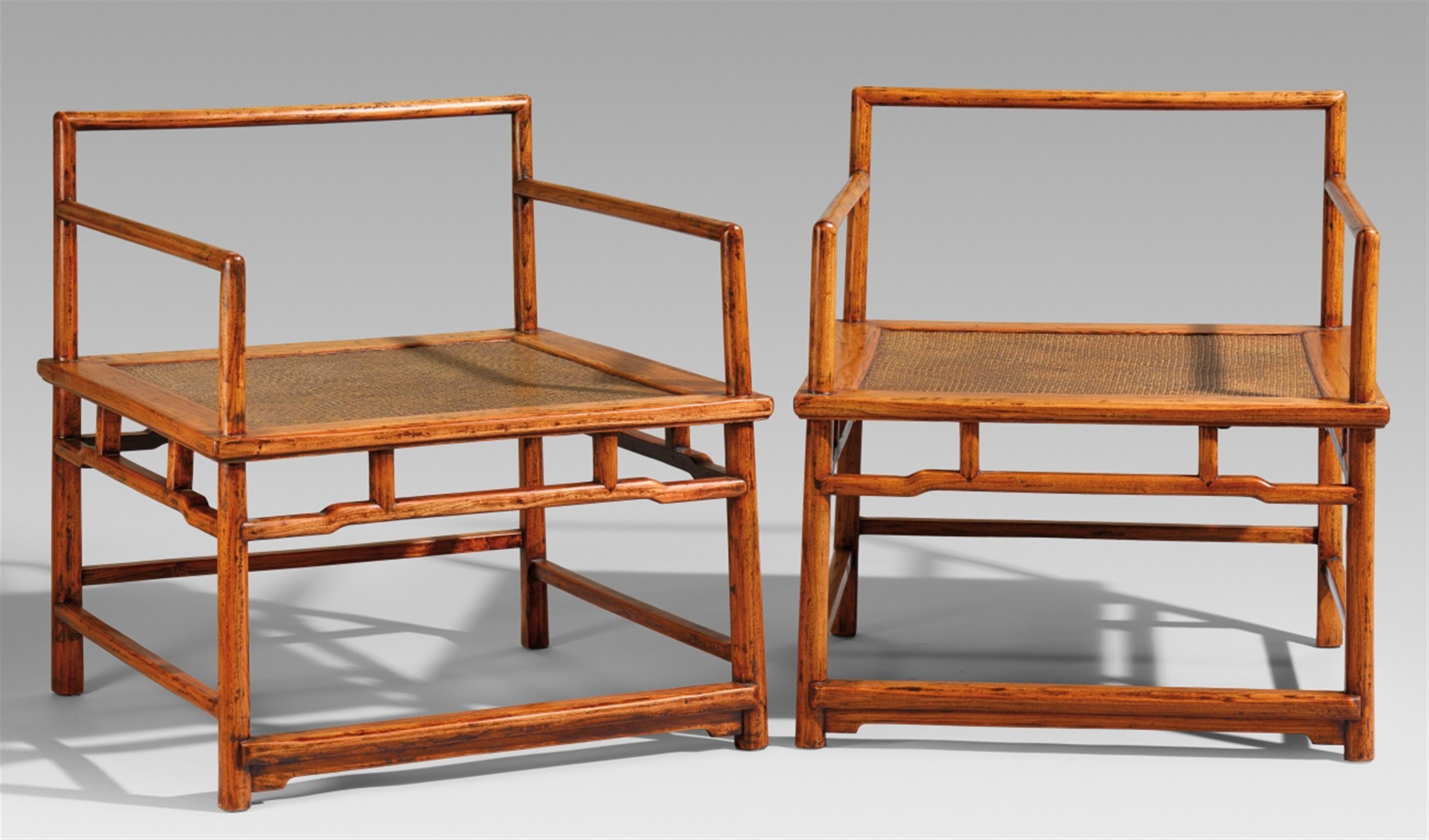 Two elmwood meditation chairs. 20th century - image-1