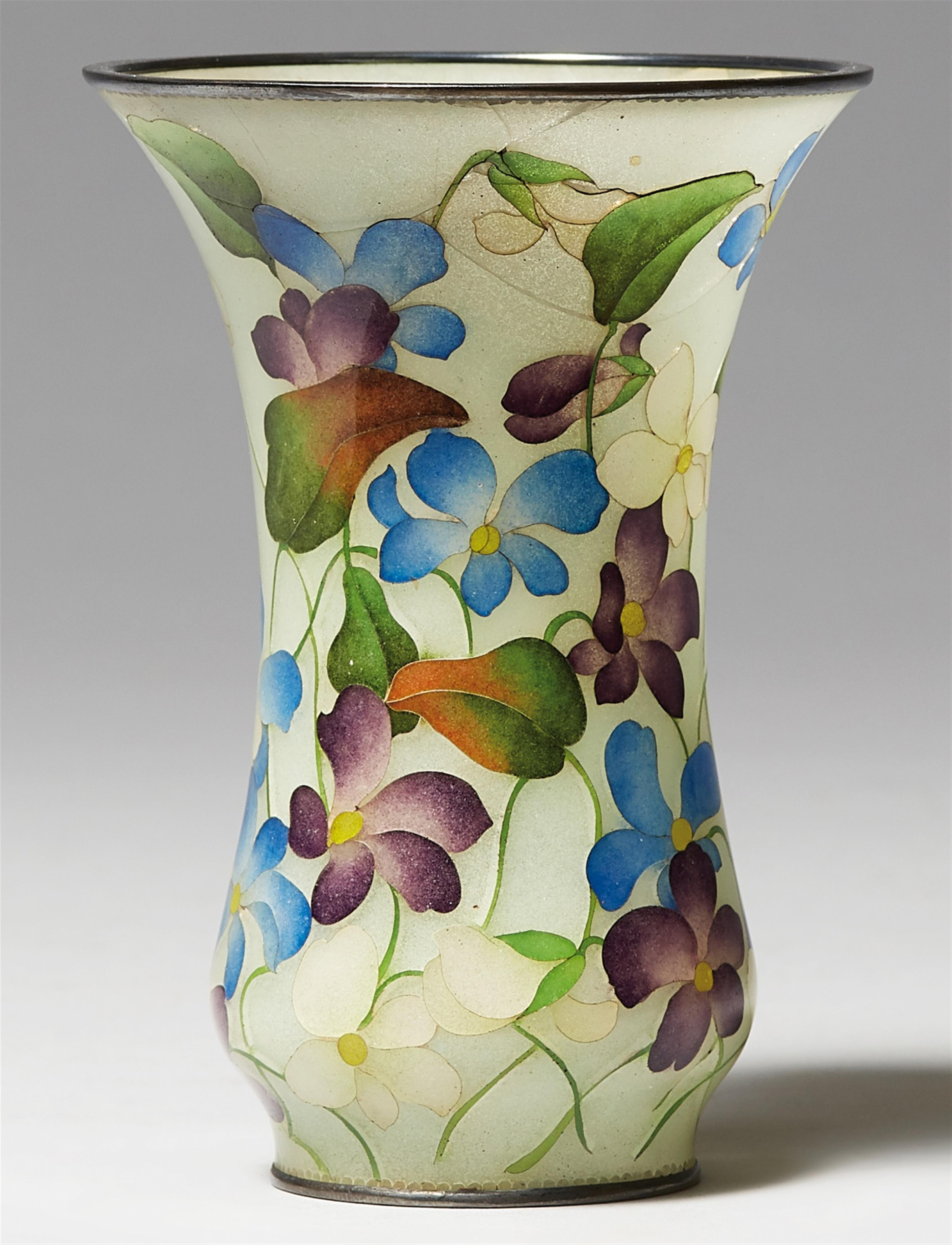 A rare small plique à jour vase. Early 20th century - image-1