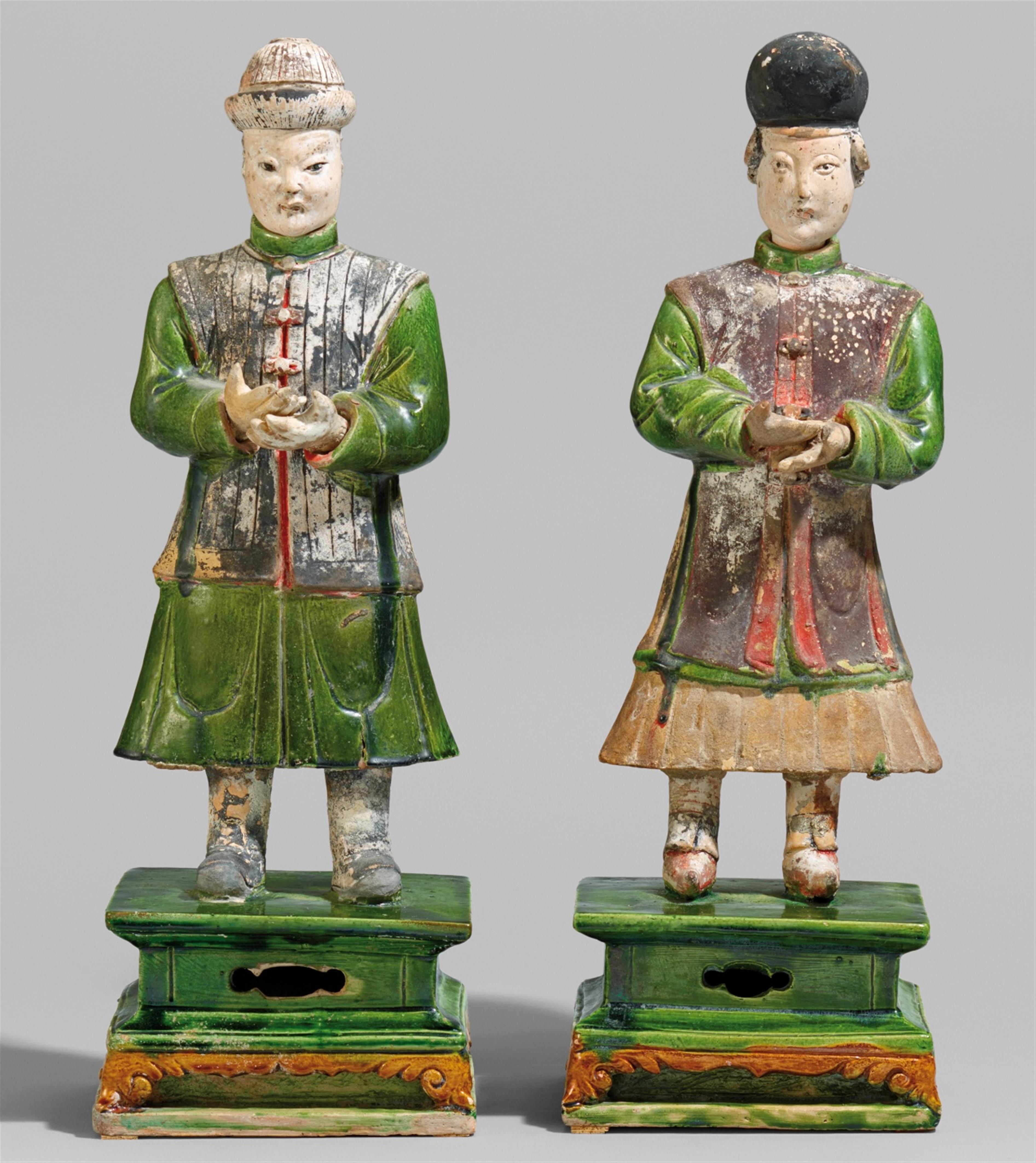 Zwei Figuren stehender Höflinge. Ming-Zeit (1368-1644) - image-1
