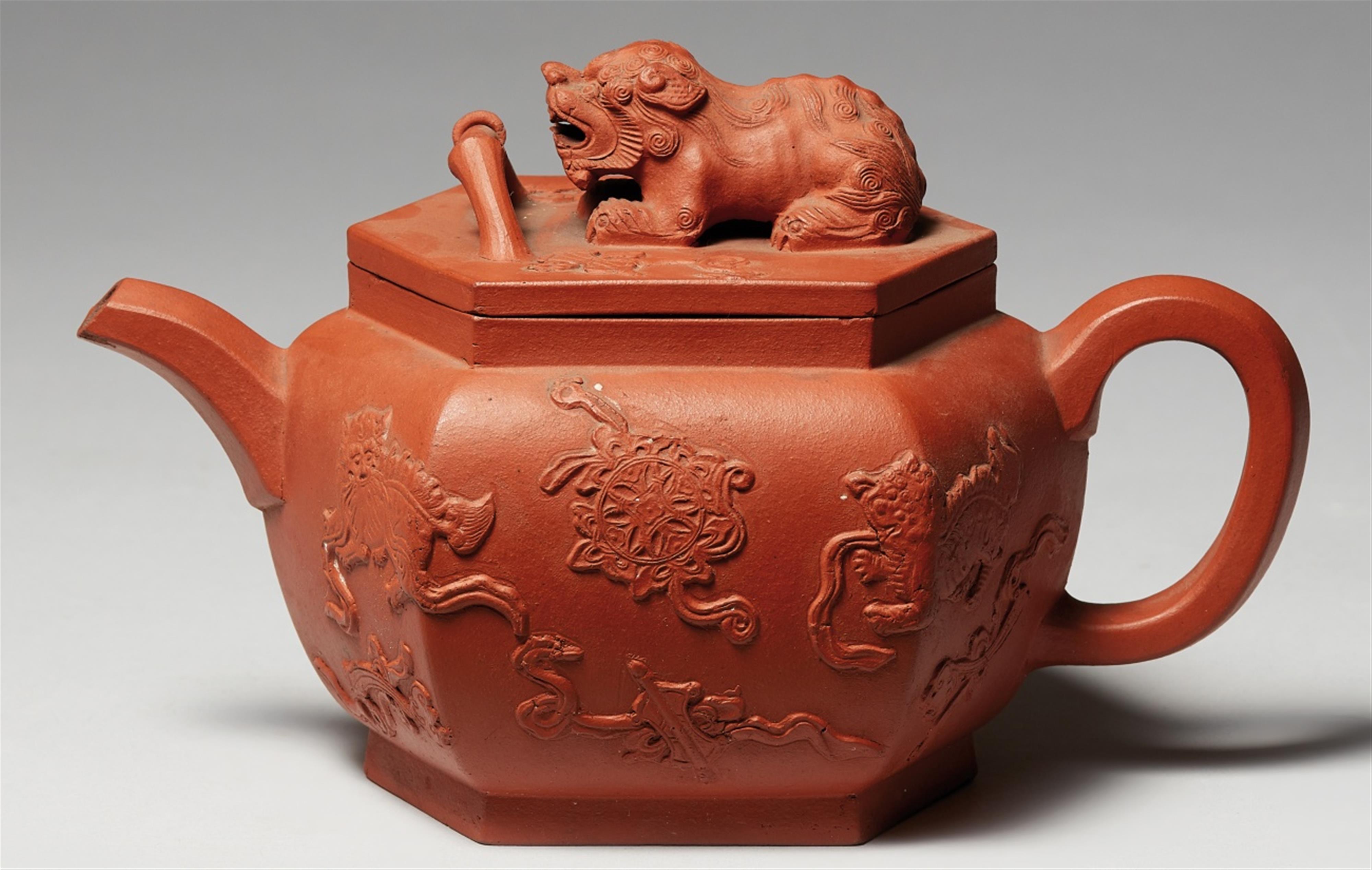 An Yixing stoneware teapot and cover. 18th century - image-1
