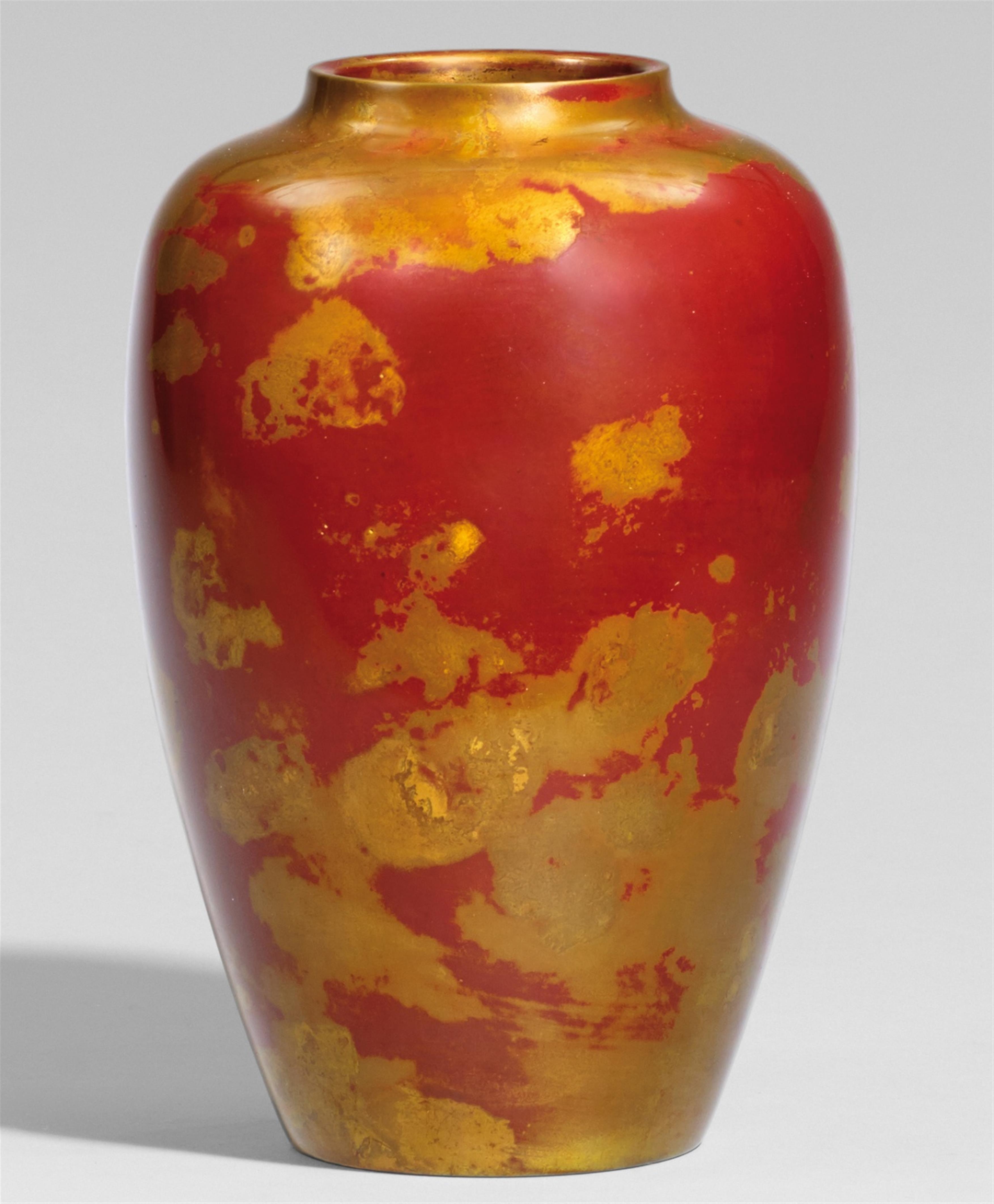 A bronze vase. Late 20th century - image-1