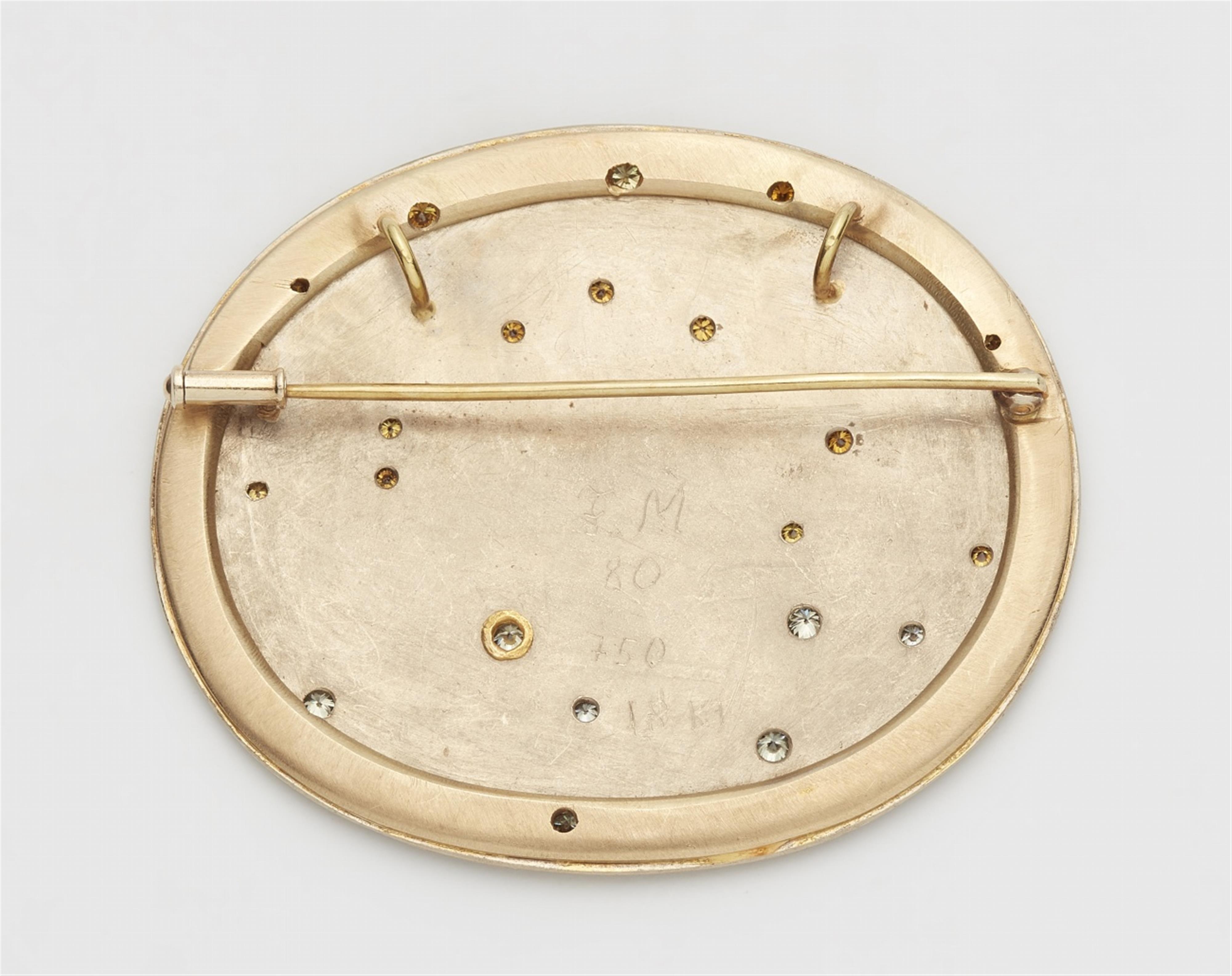 An 18k bi-colour gold brooch with an Oriental palace motif - image-2