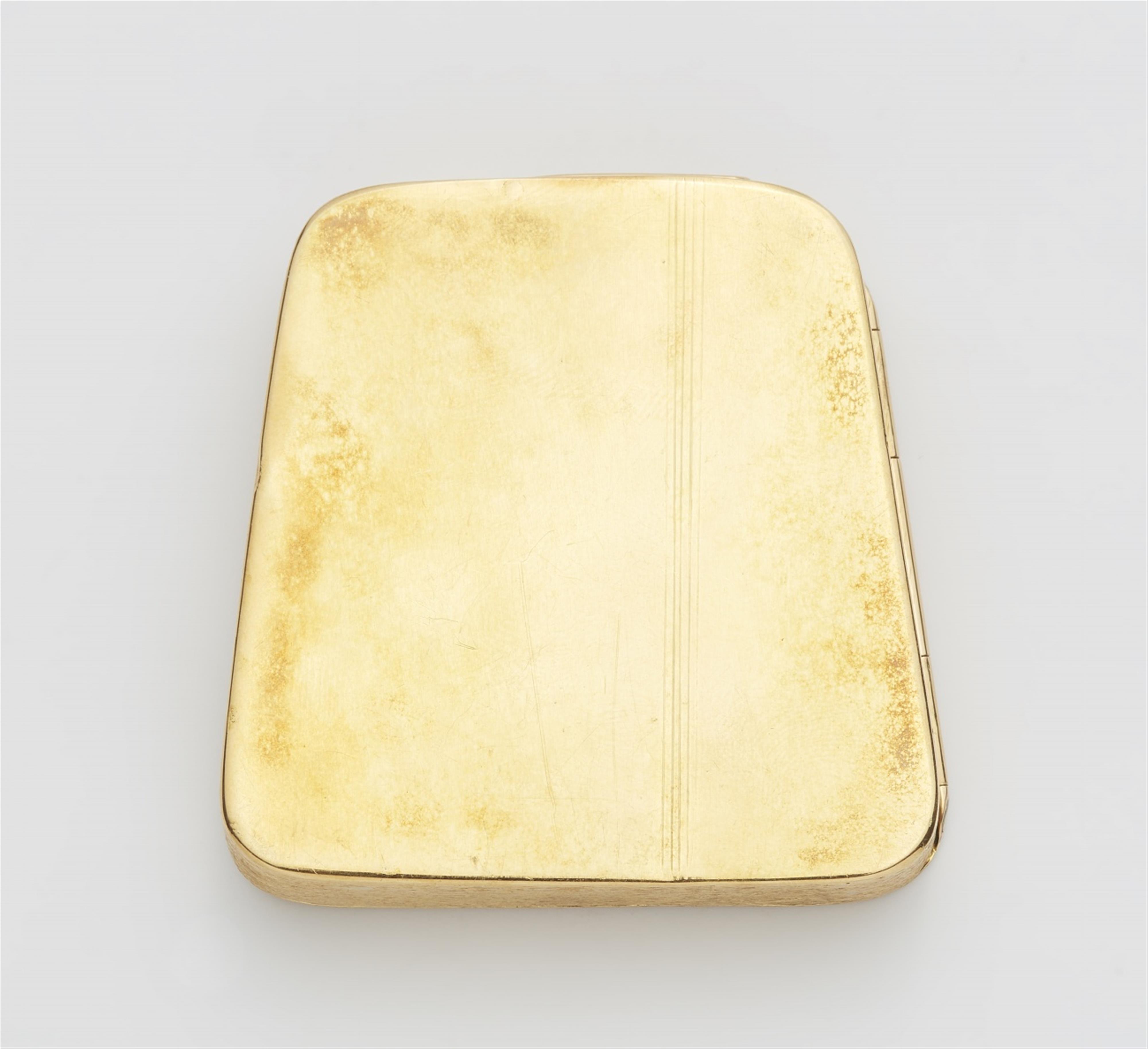 An 18k gold snuff box - image-2