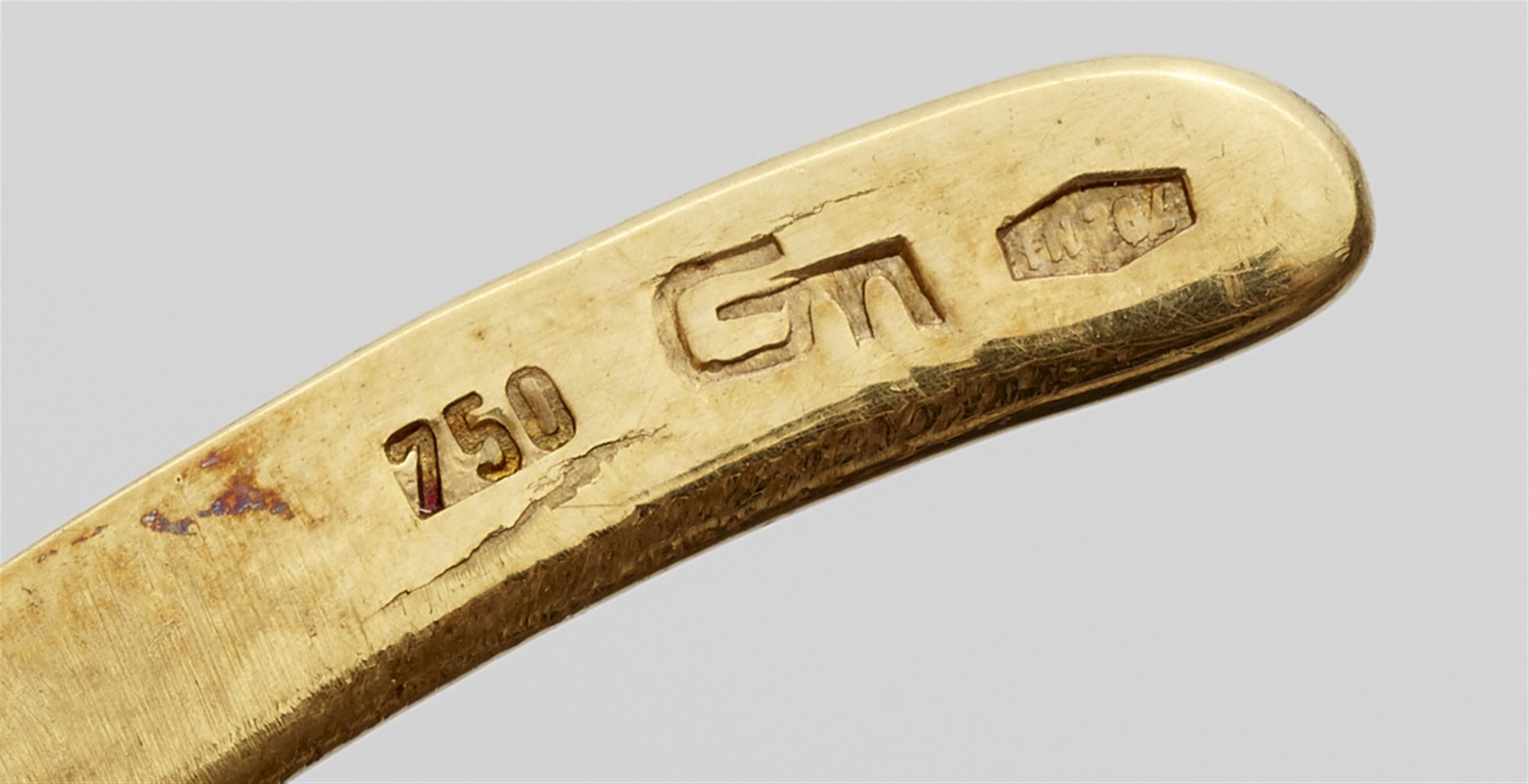 An 18k gold and gilt bronze "Bouche" brooch - image-3