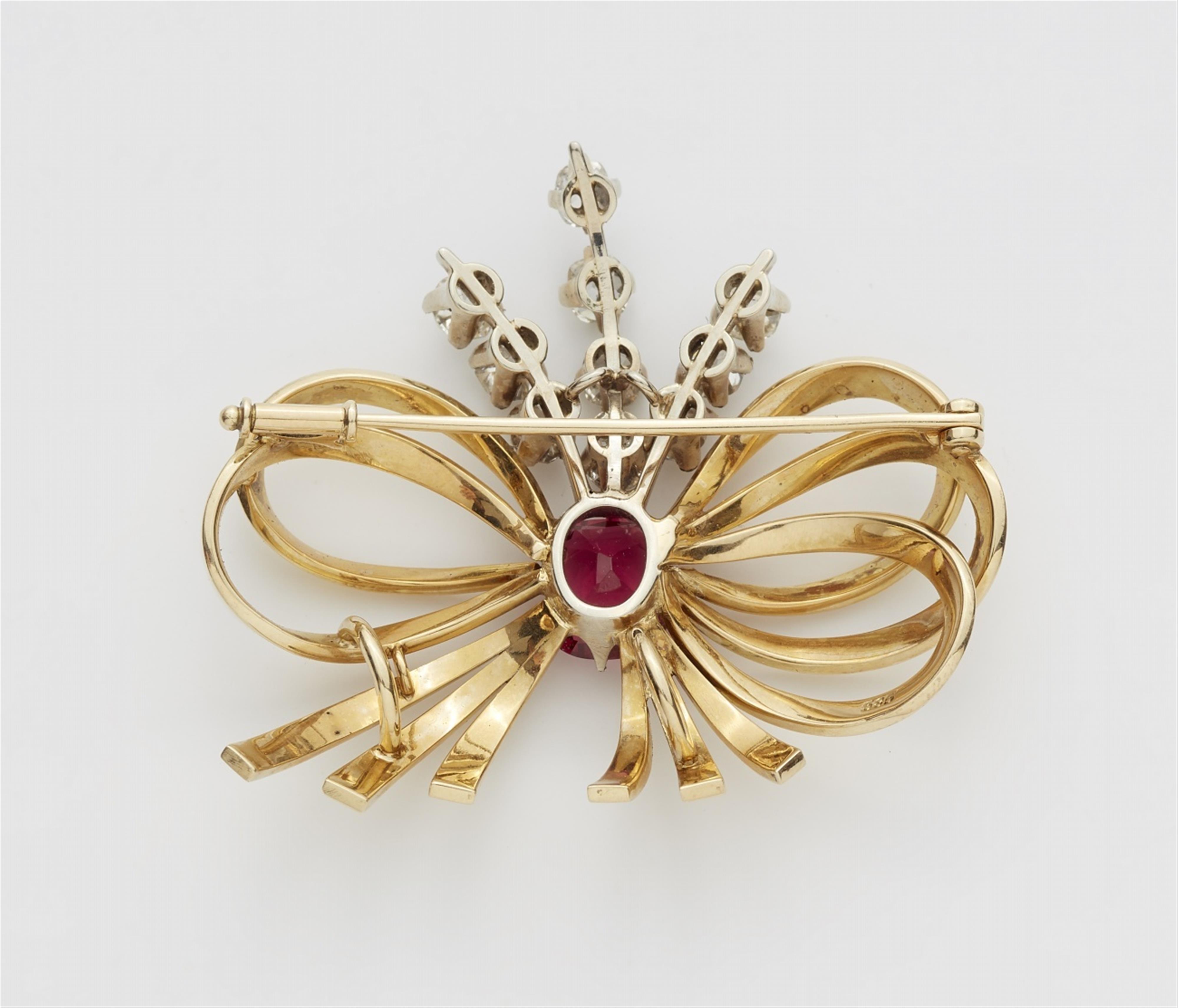 A 14k bi-colour gold and spinel brooch - image-2