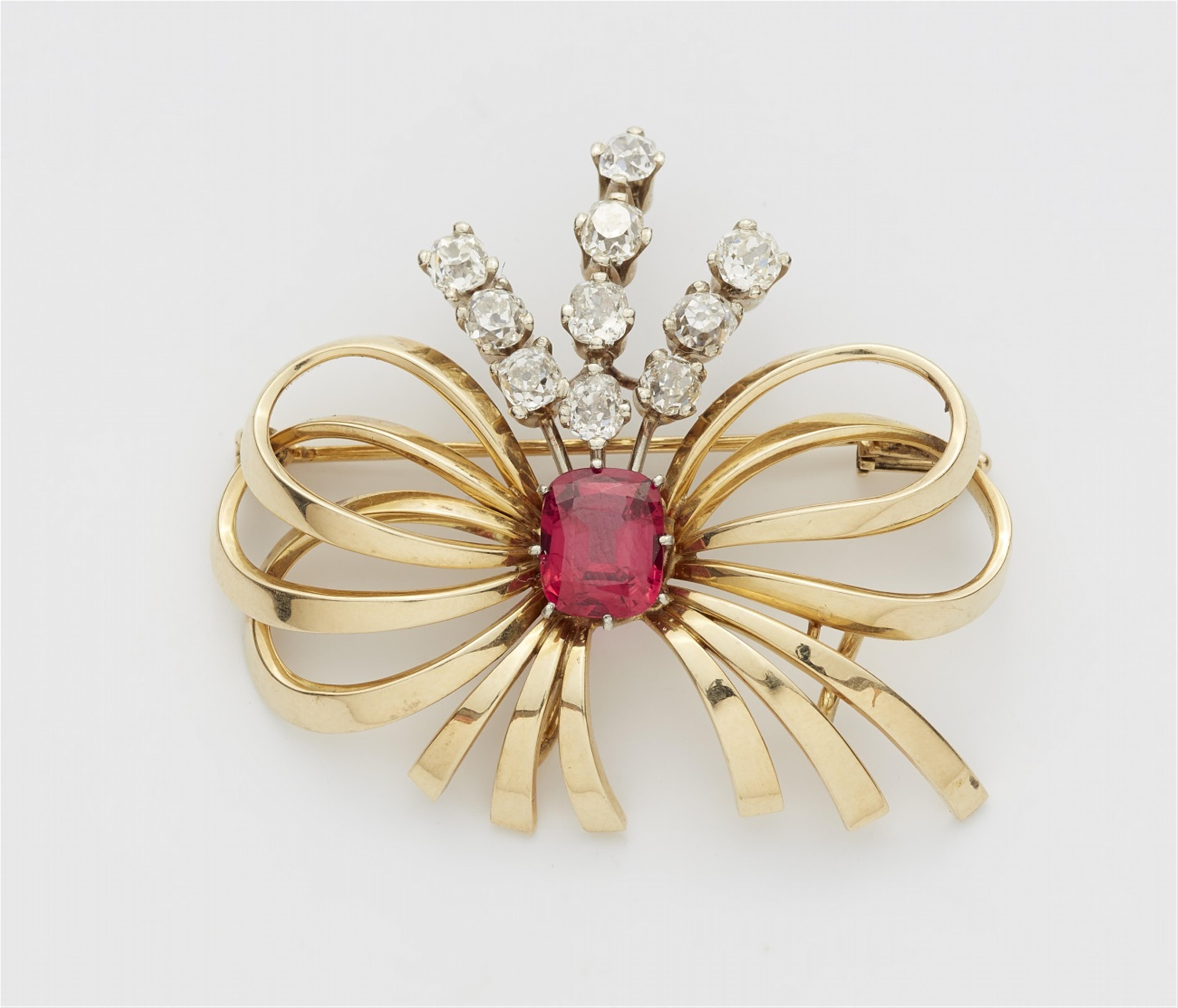 A 14k bi-colour gold and spinel brooch - image-1
