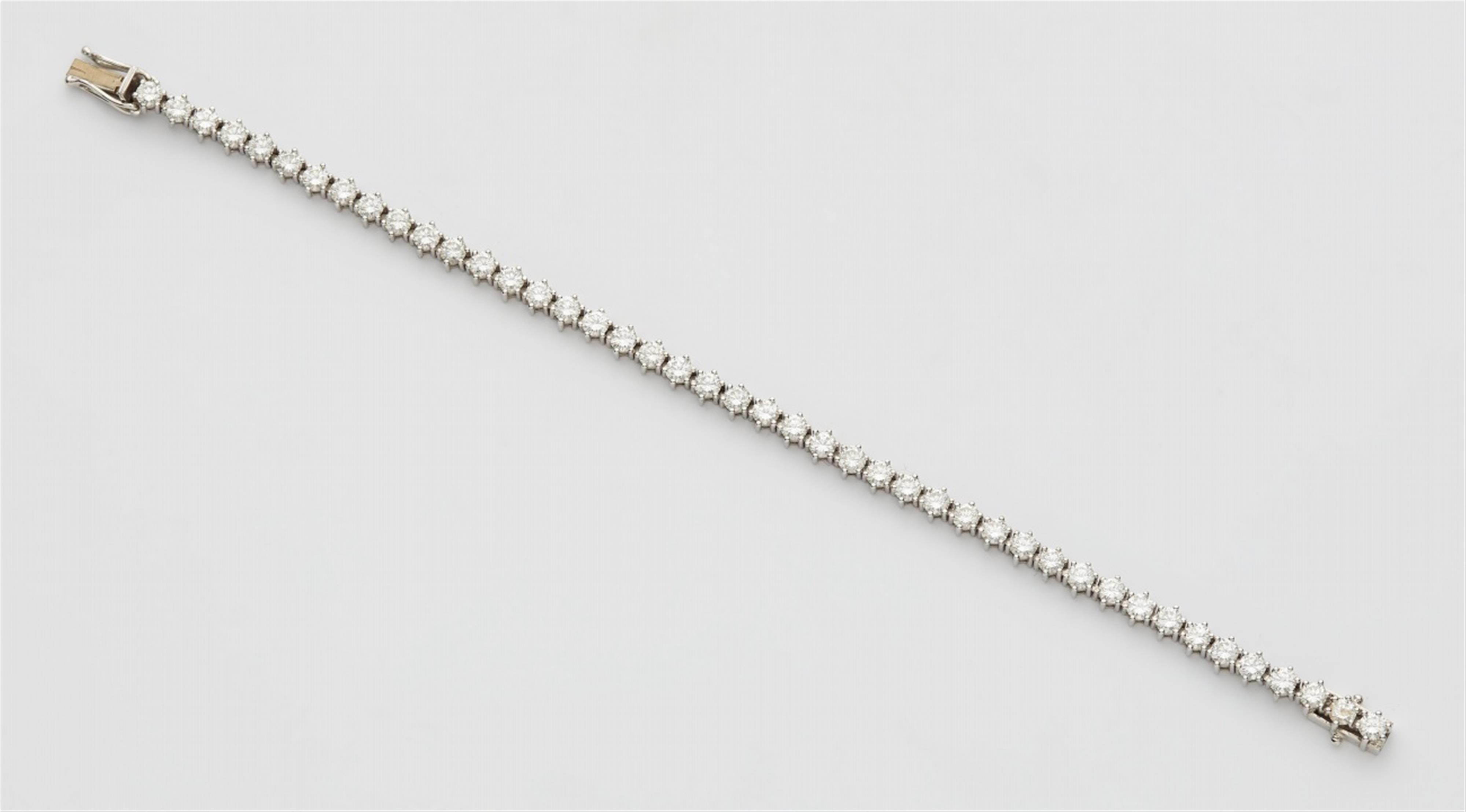 An 18k white gold and diamond rivière bracelet - image-1
