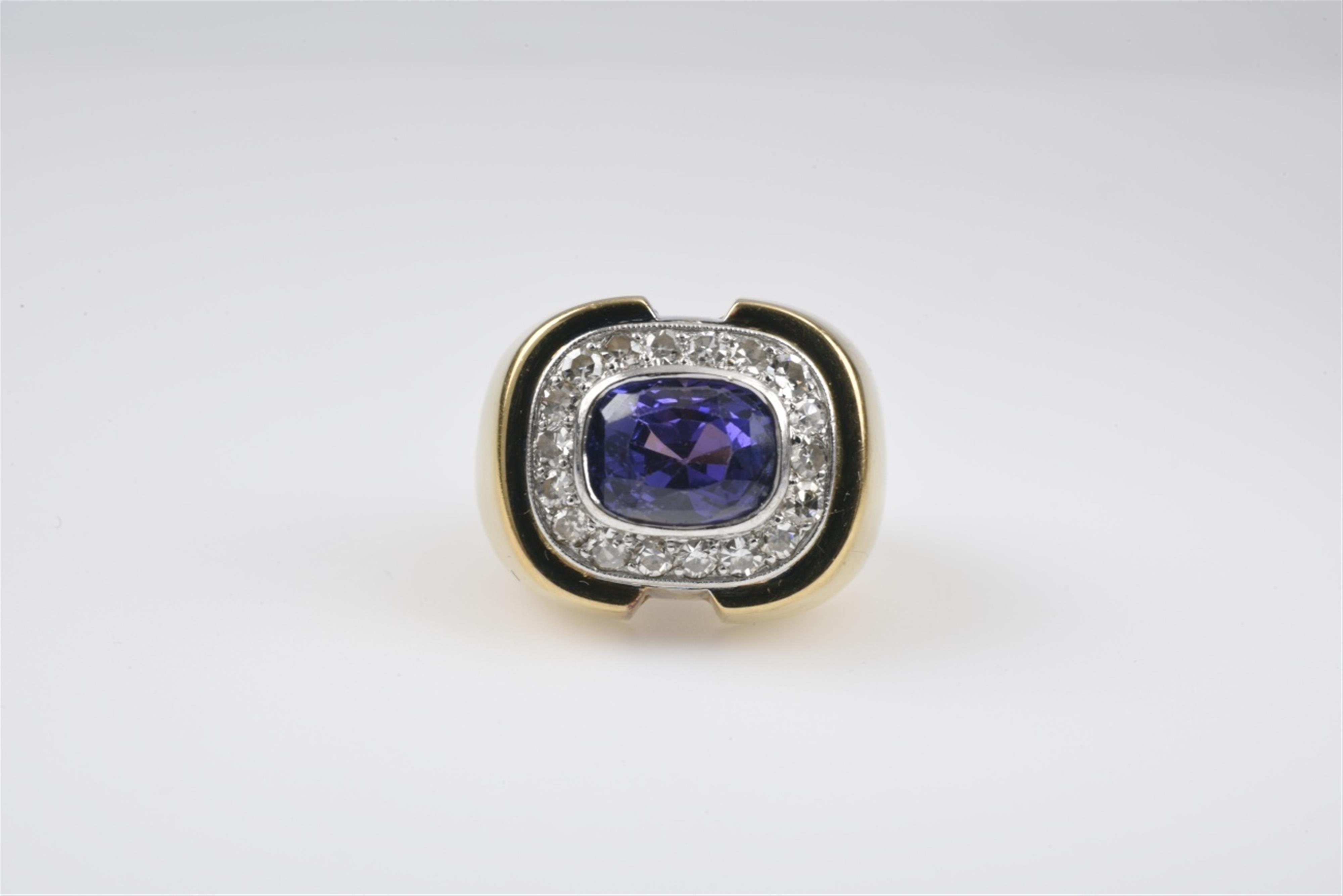 A 14k gold and Ceylon sapphire ring - image-1