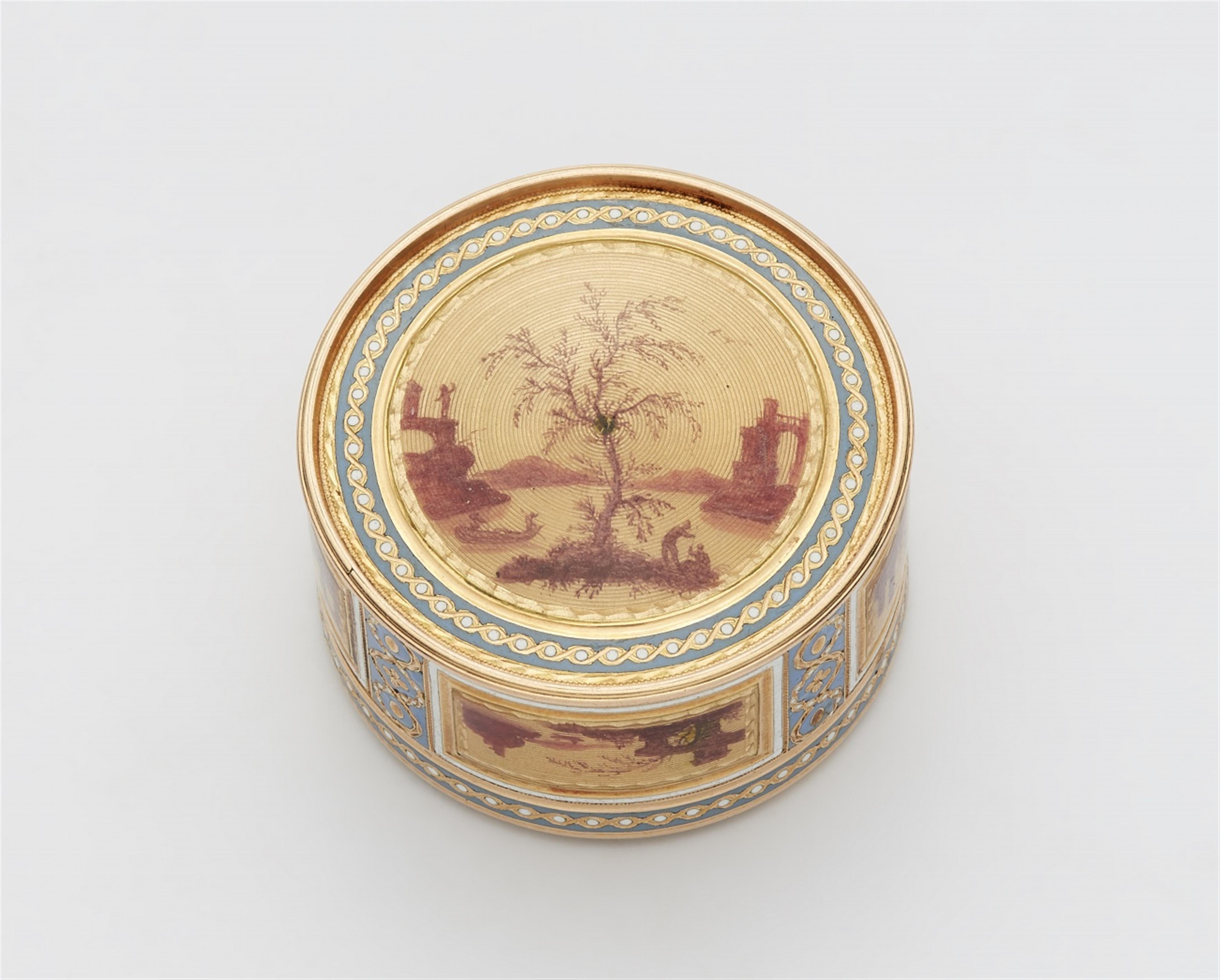 A small round enamelled gold snuff box - image-2