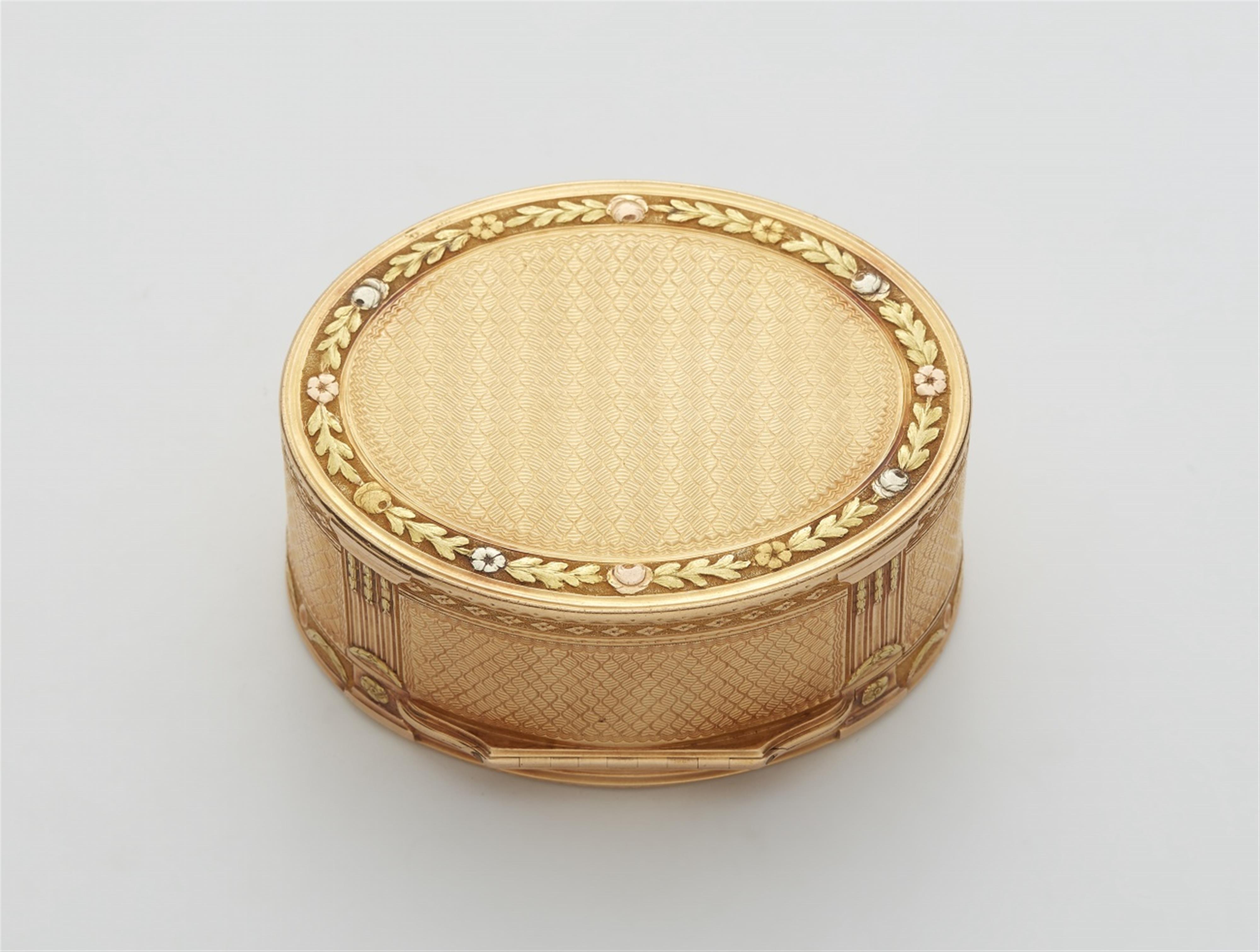 A Louis XVI 18k gold snuff box - image-2